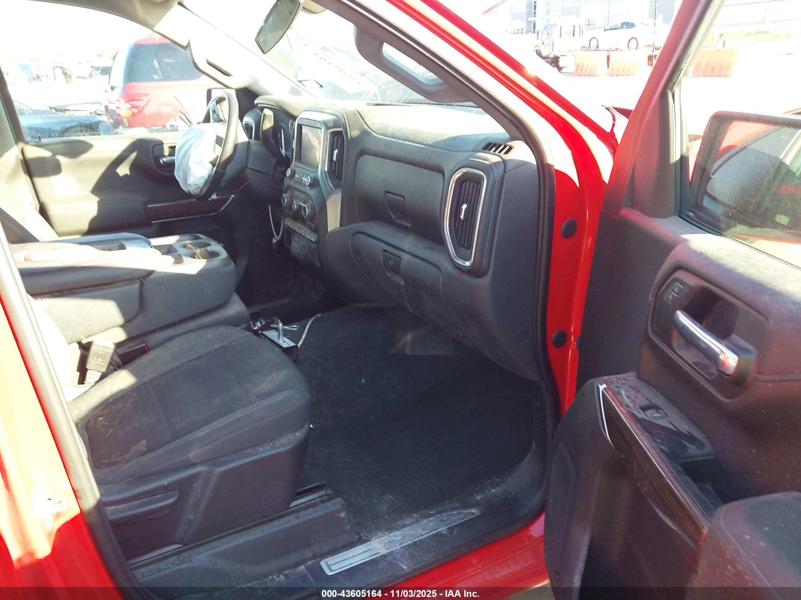 CHEVROLET SILVERADO image 5