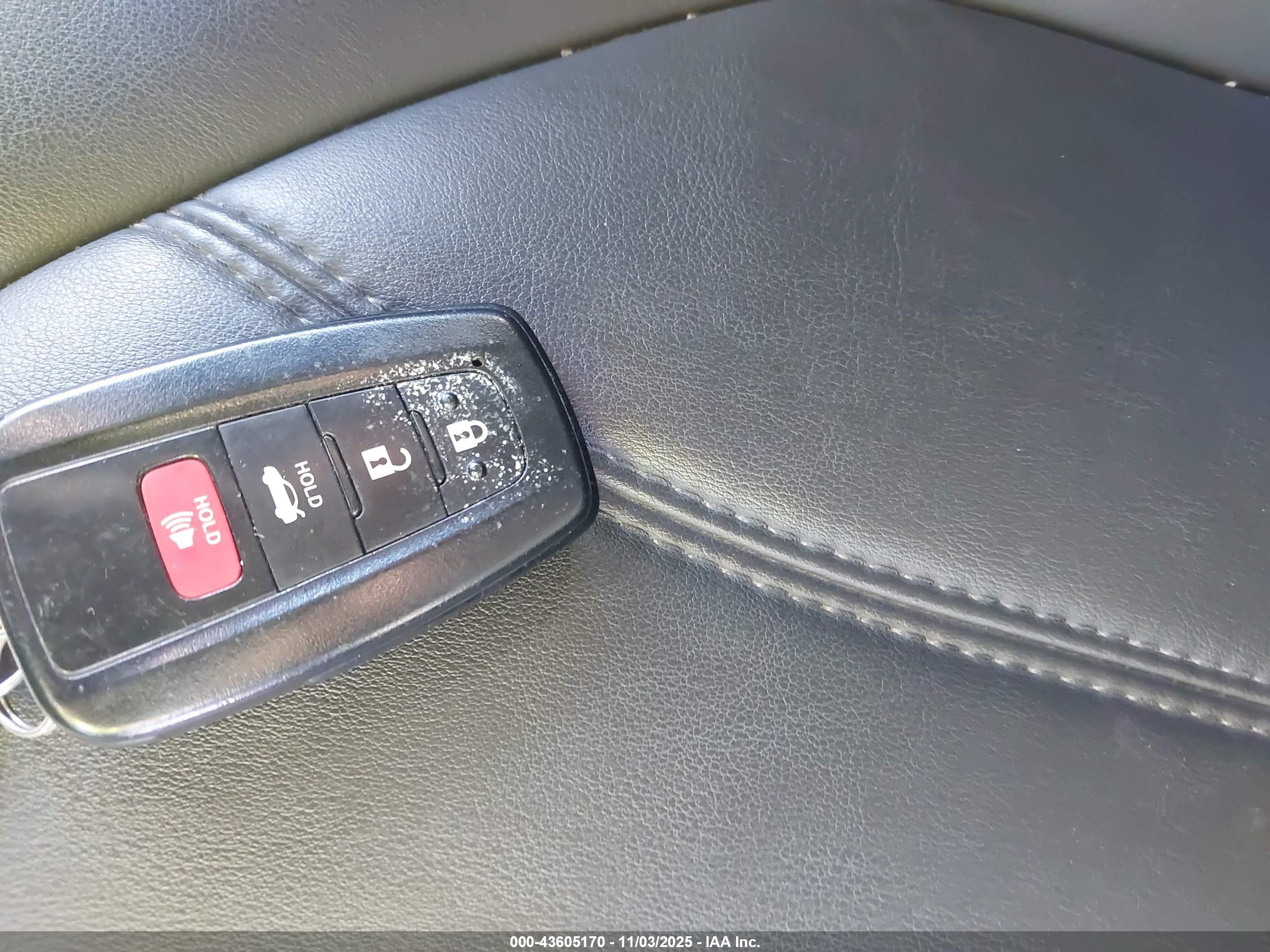 TOYOTA AVALON image 11