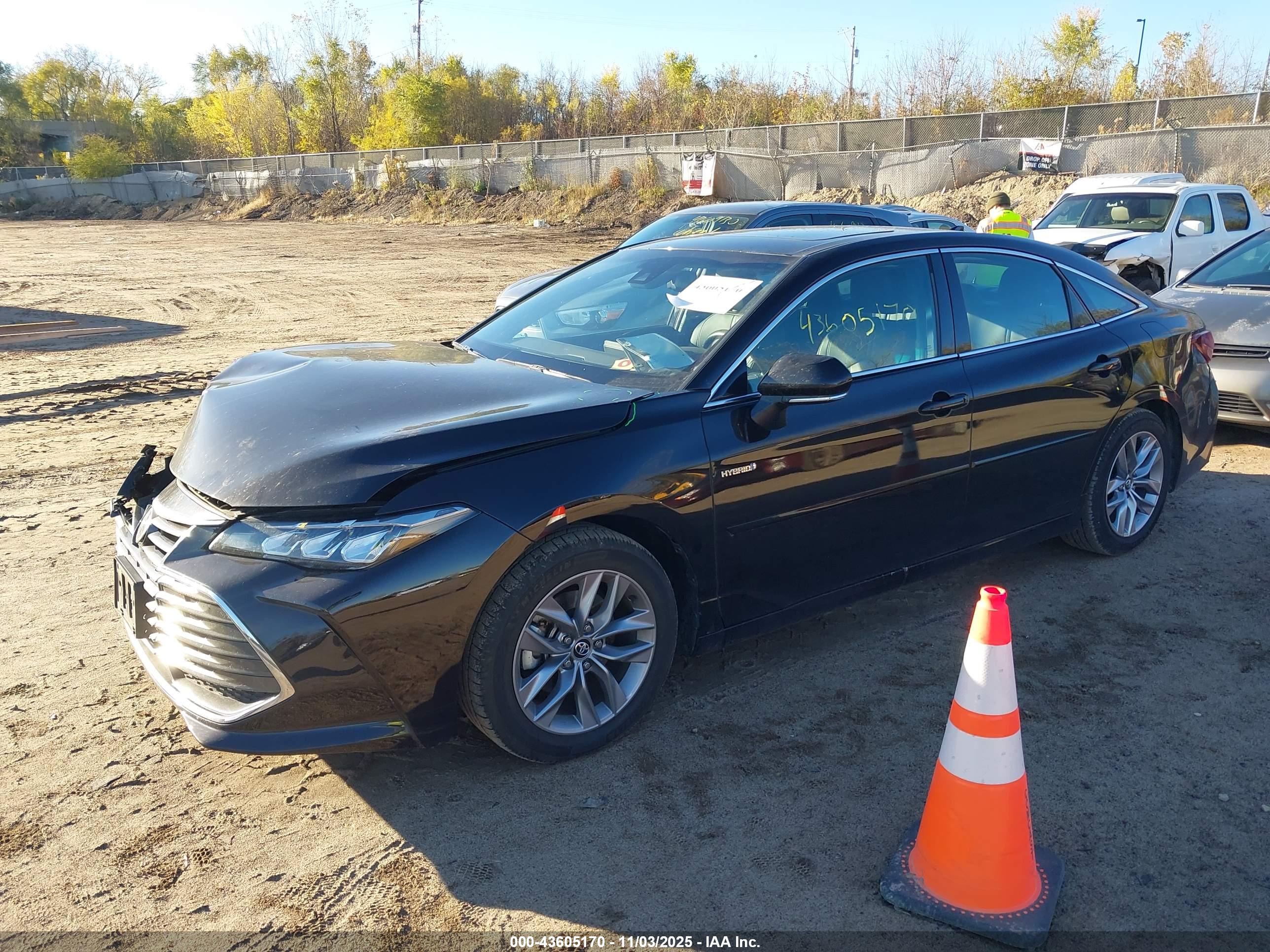 TOYOTA AVALON image 2