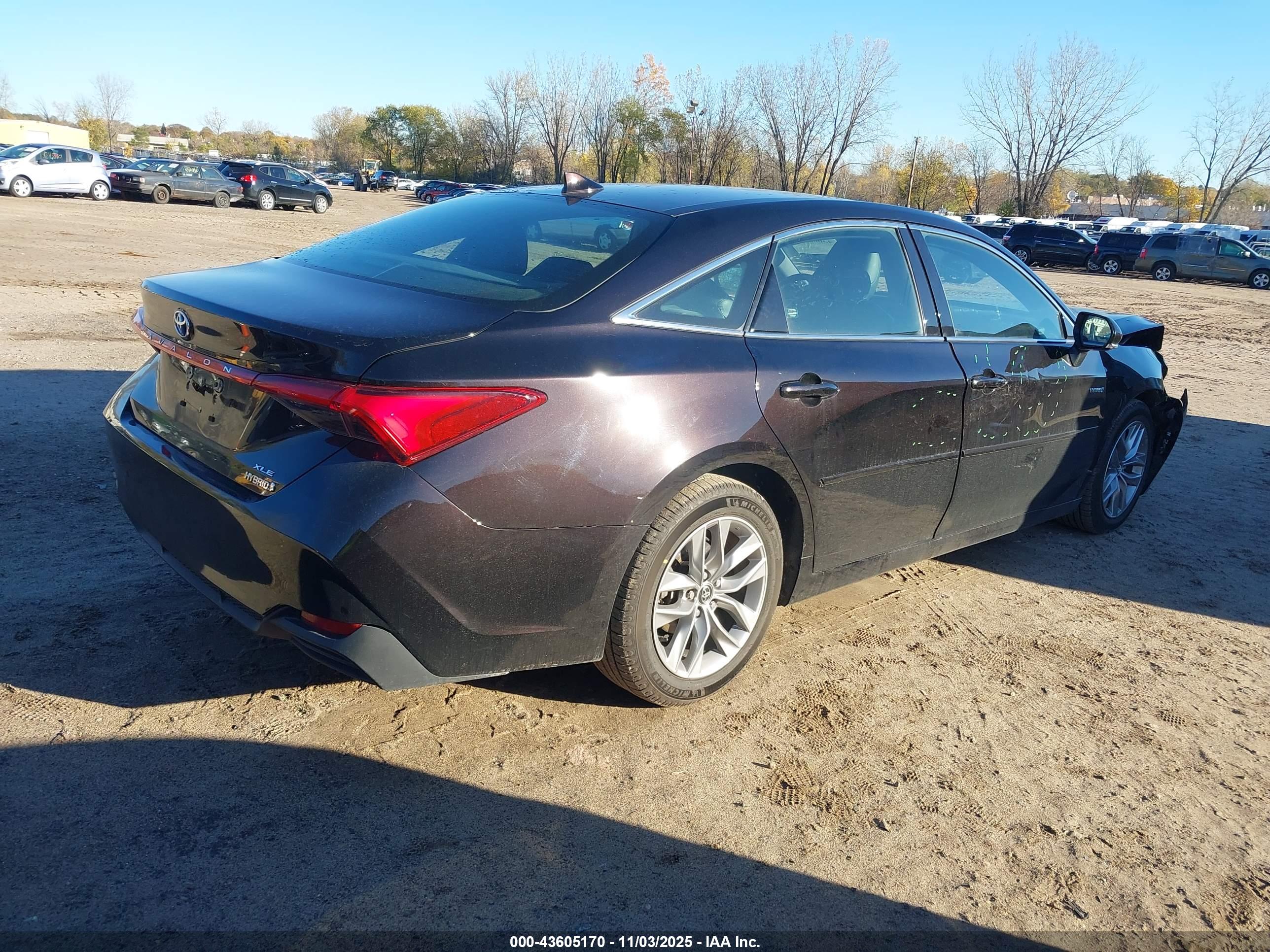 TOYOTA AVALON image 4