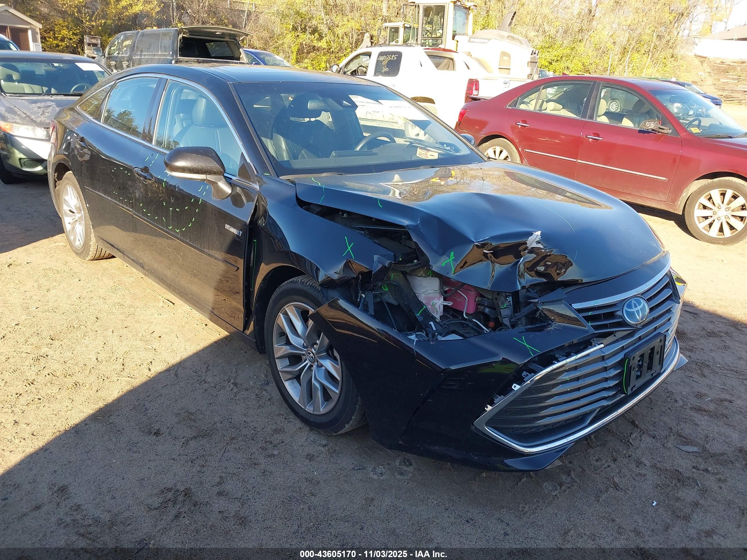 TOYOTA AVALON image 6