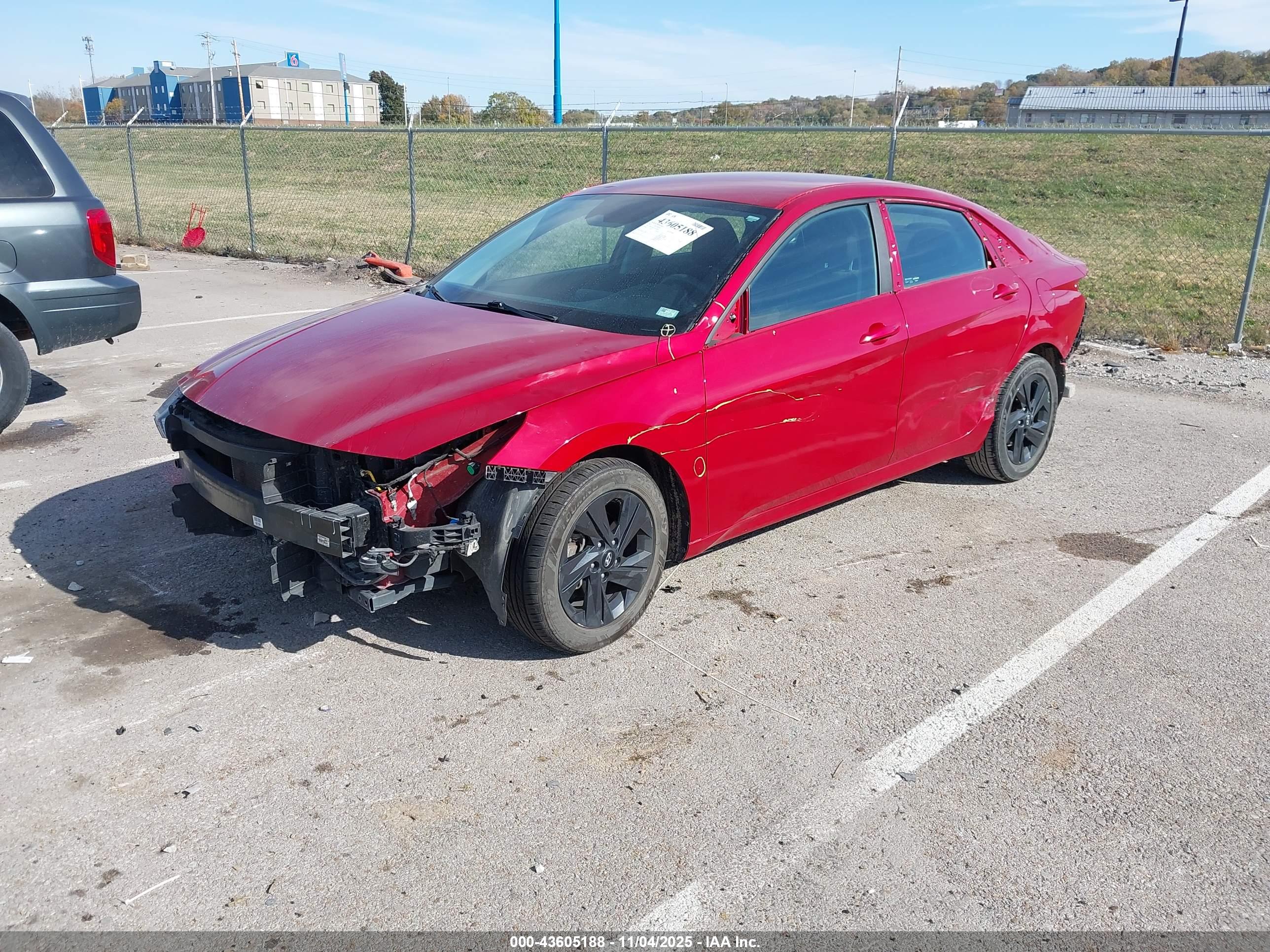 HYUNDAI ELANTRA image 2
