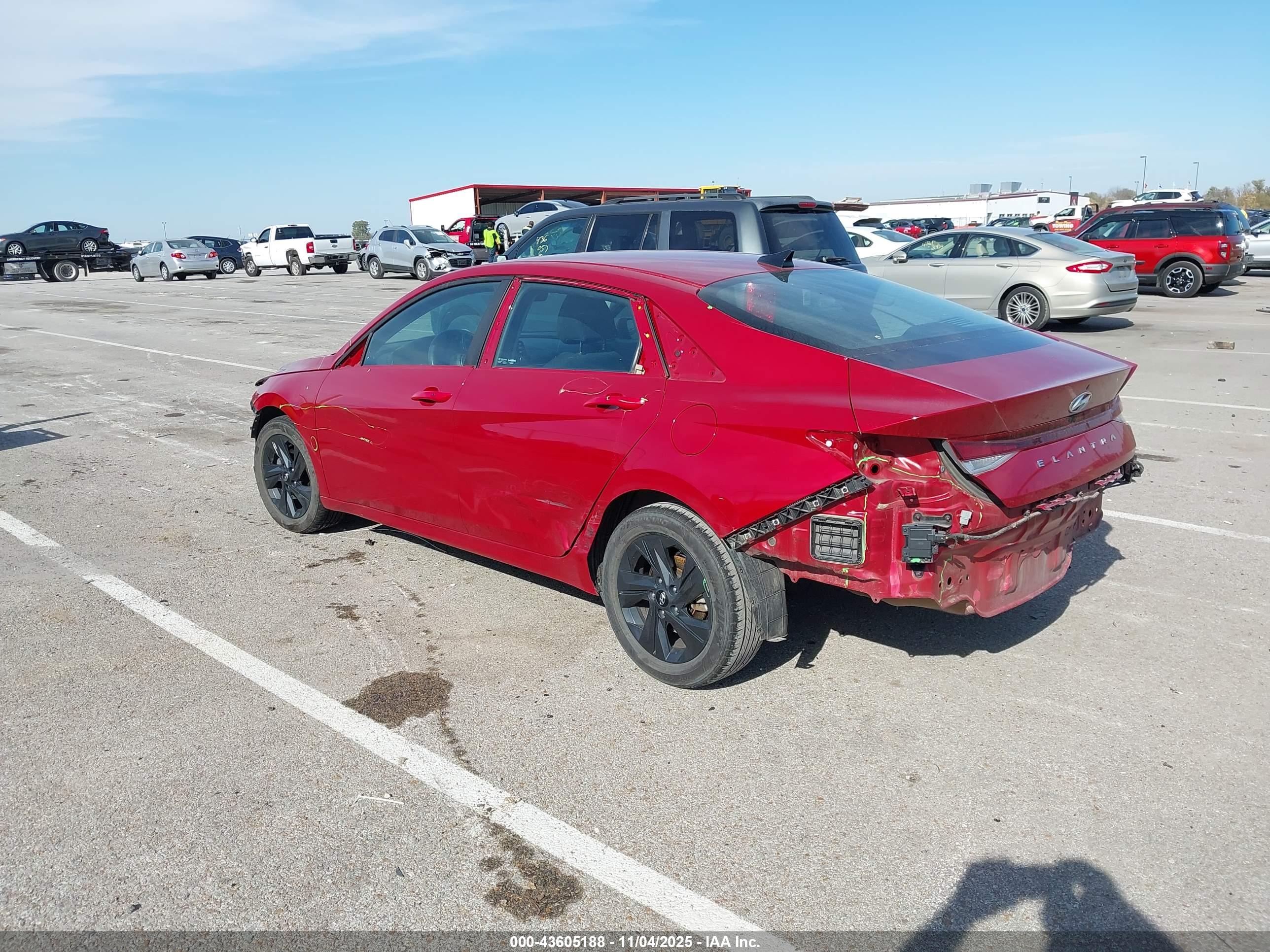HYUNDAI ELANTRA image 3
