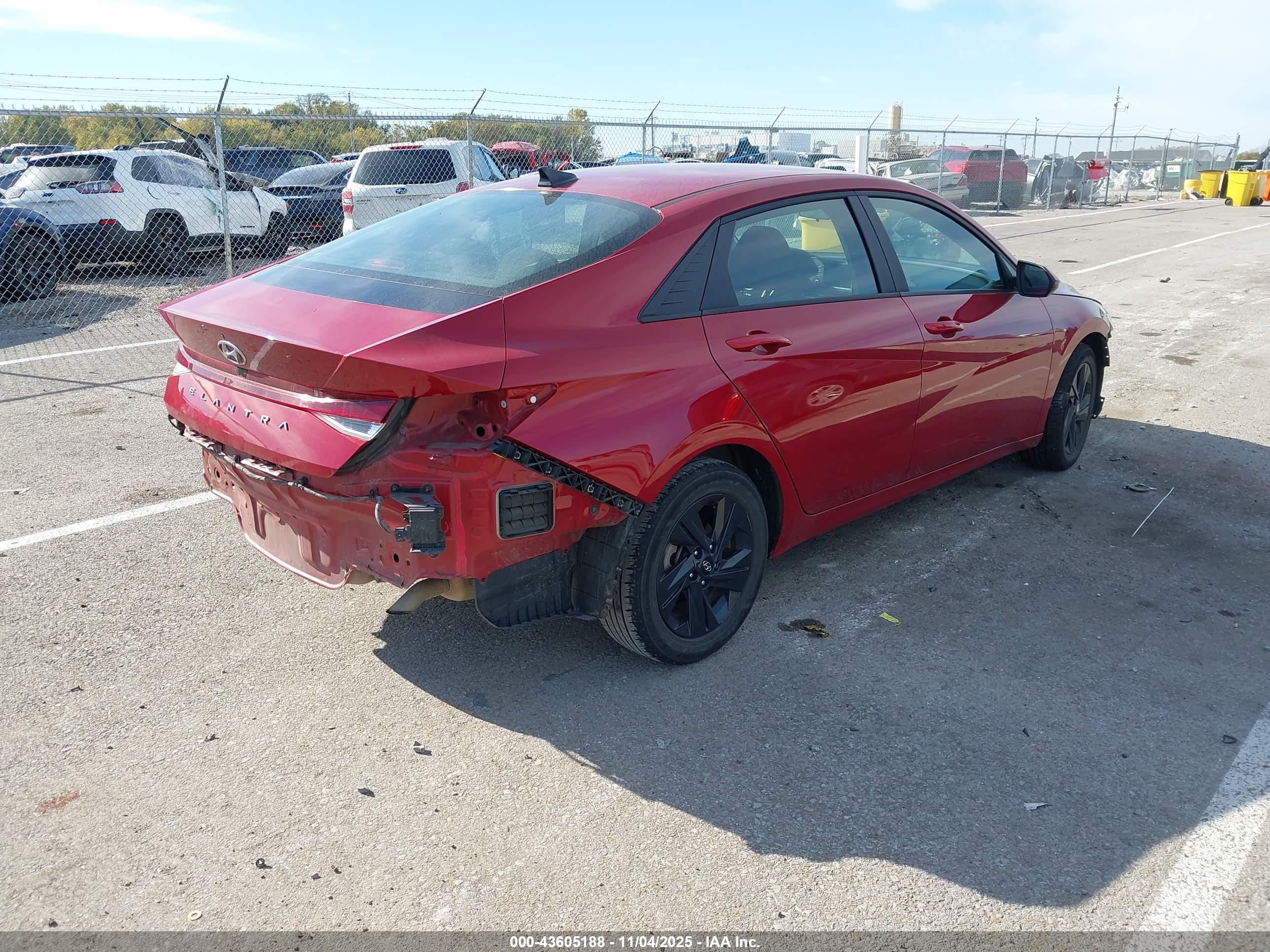 HYUNDAI ELANTRA image 4