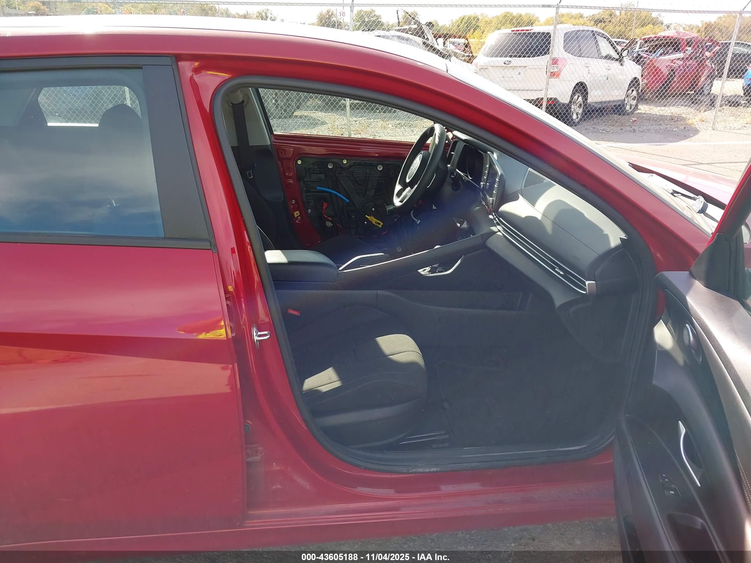 HYUNDAI ELANTRA image 5