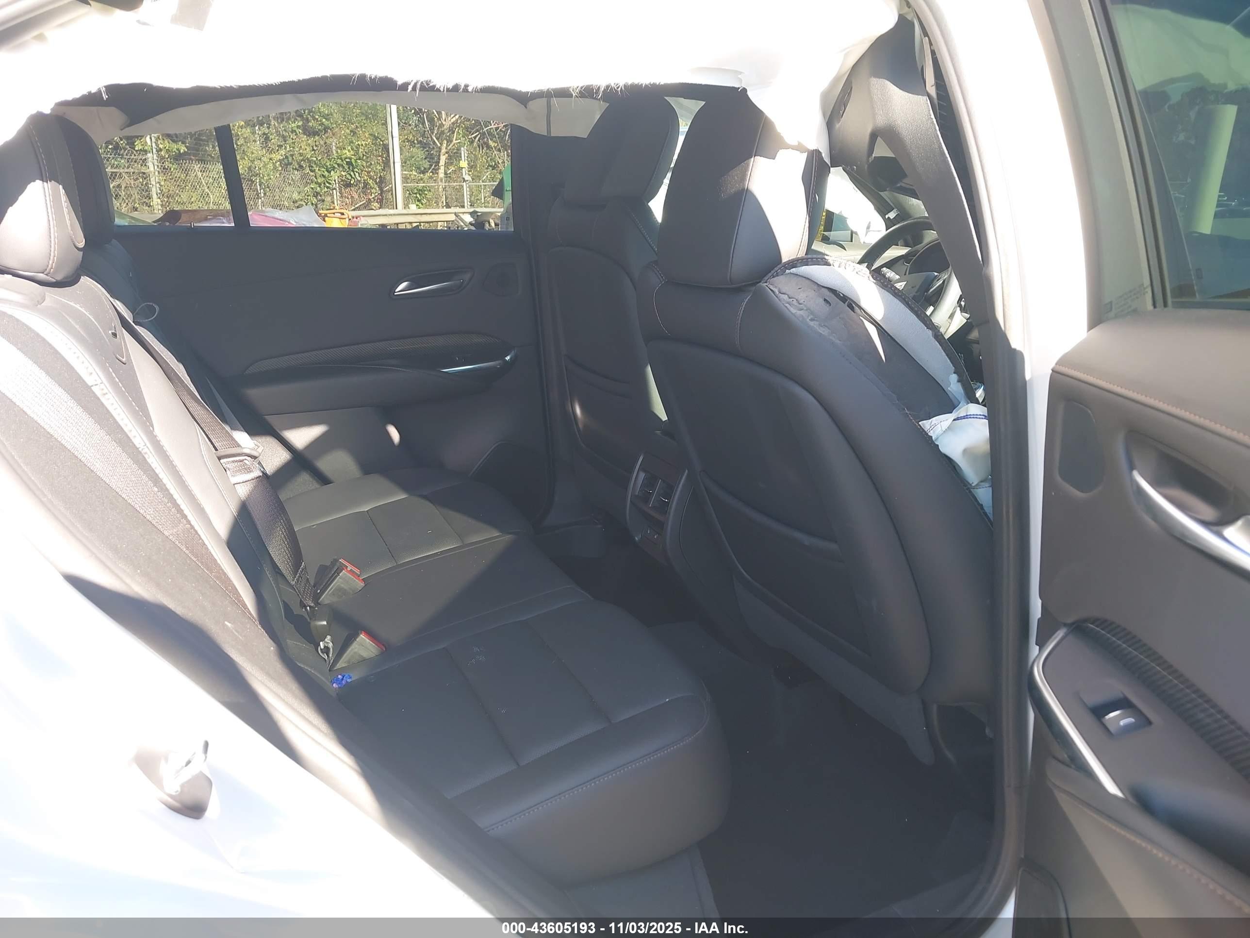 CADILLAC XT4 image 8