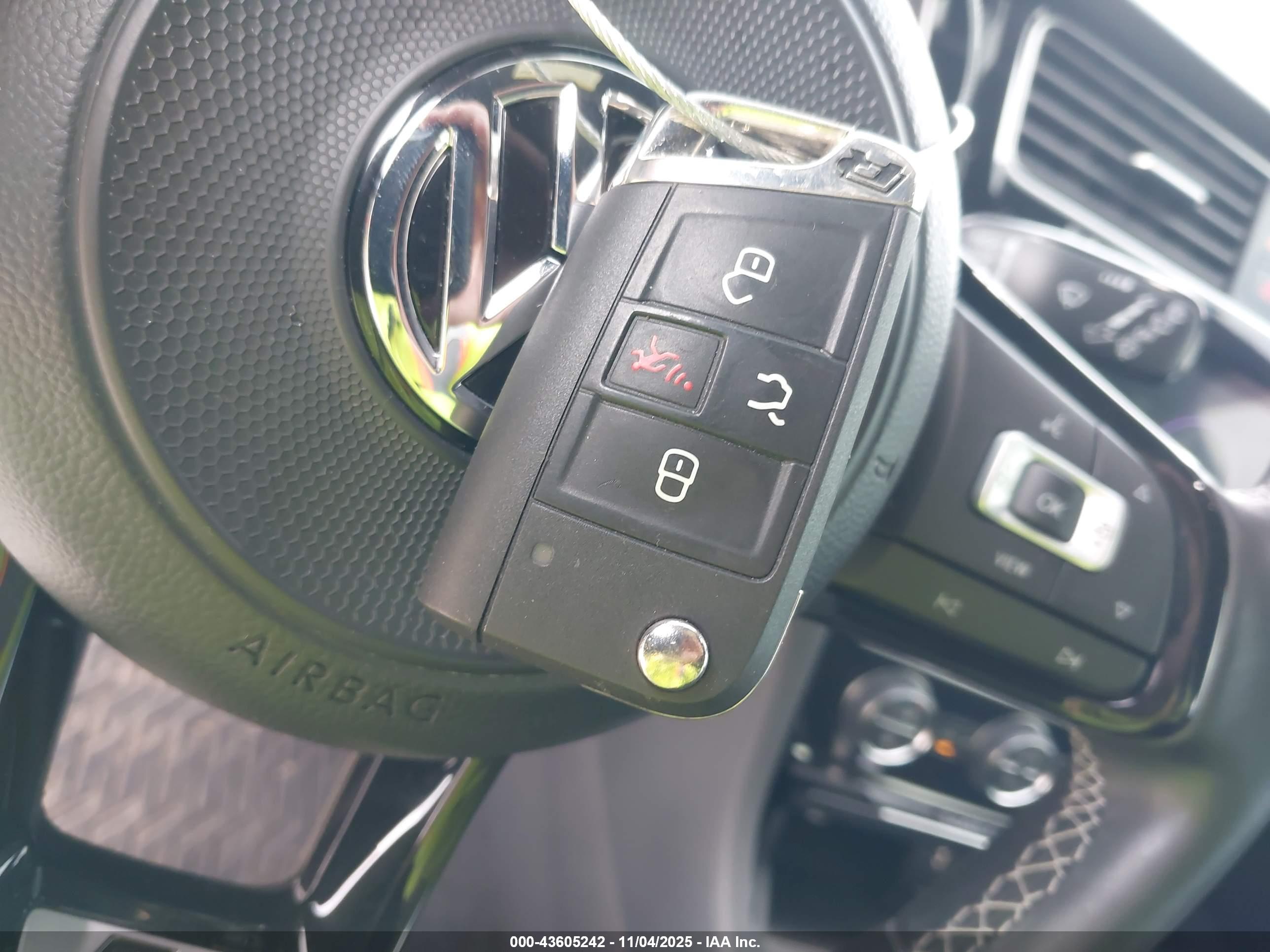 VOLKSWAGEN GOLF image 11