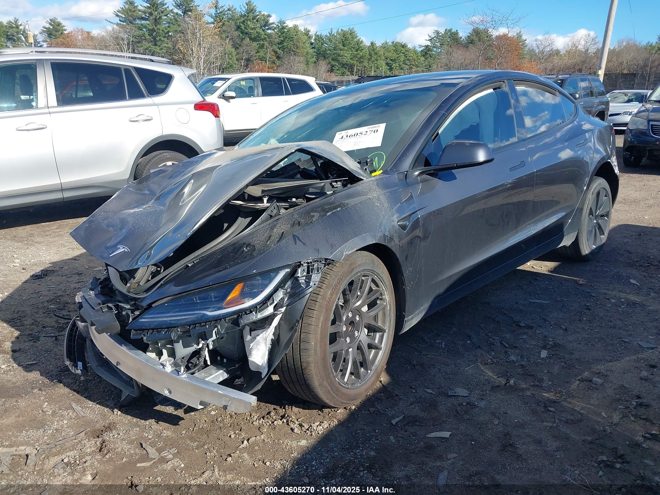 TESLA MODEL image 2