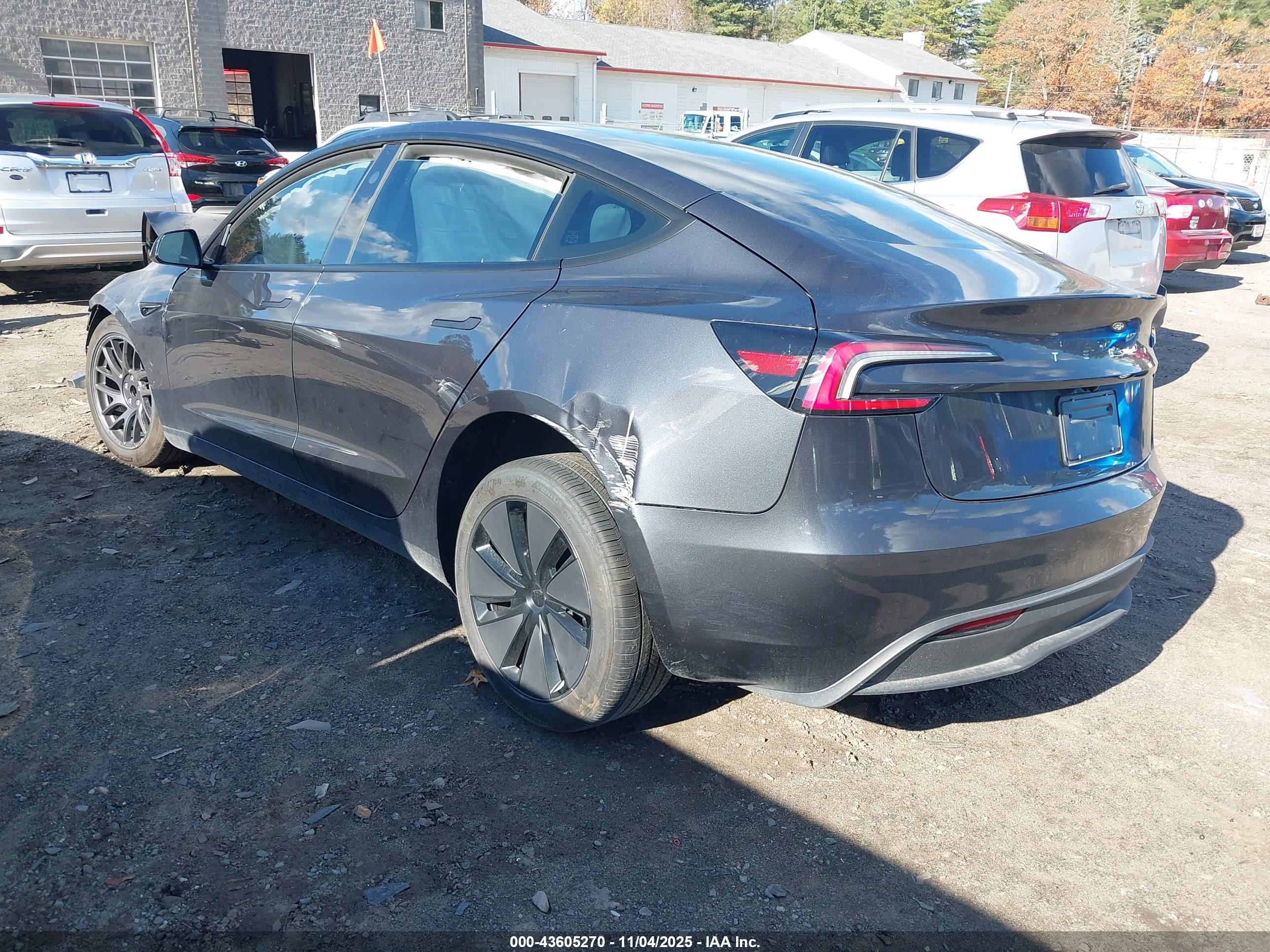 TESLA MODEL image 3
