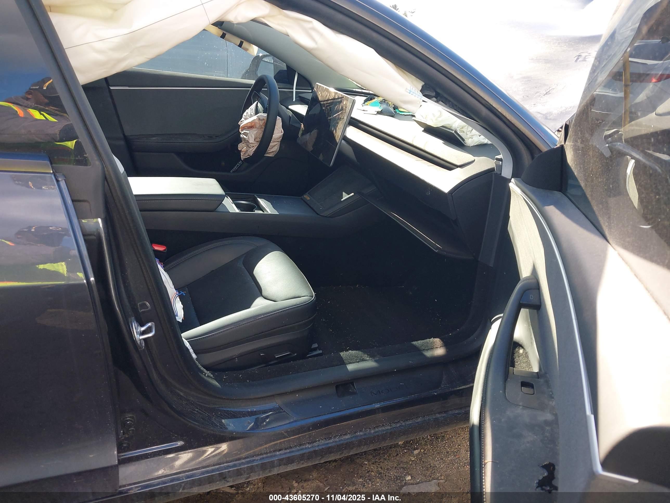 TESLA MODEL image 5