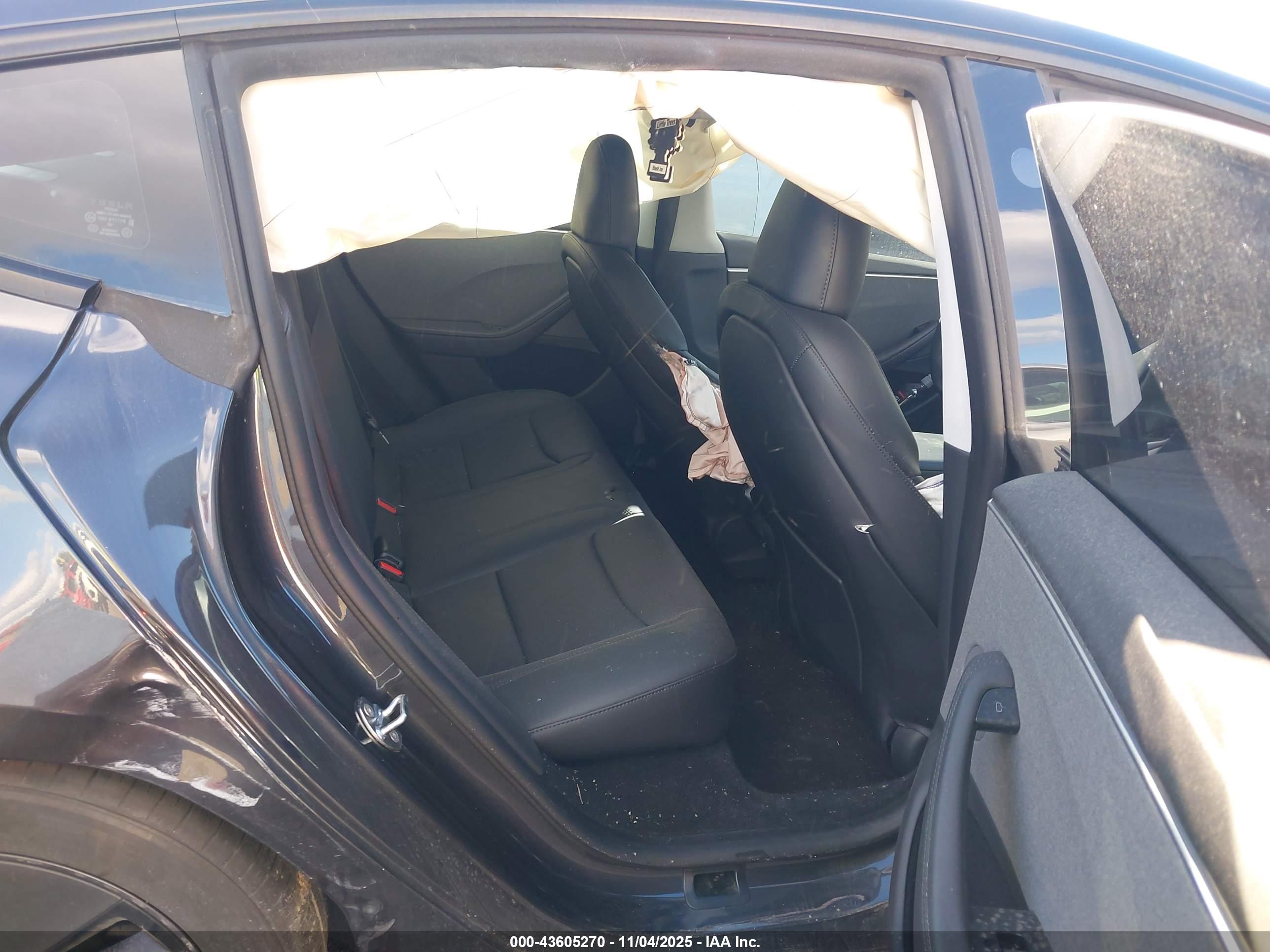 TESLA MODEL image 8