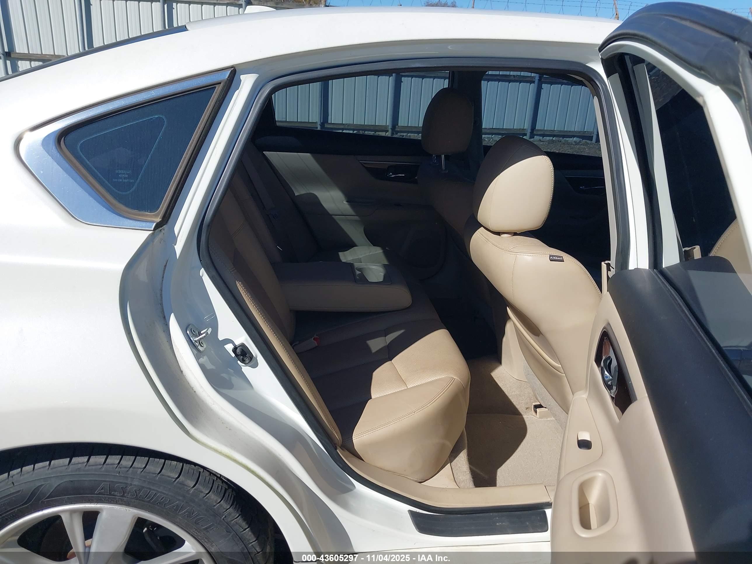 NISSAN ALTIMA image 8