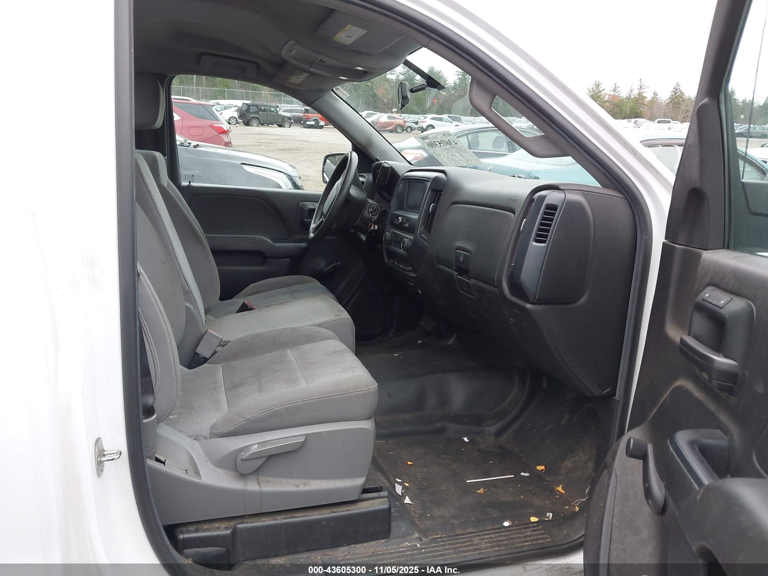 CHEVROLET SILVERADO image 5