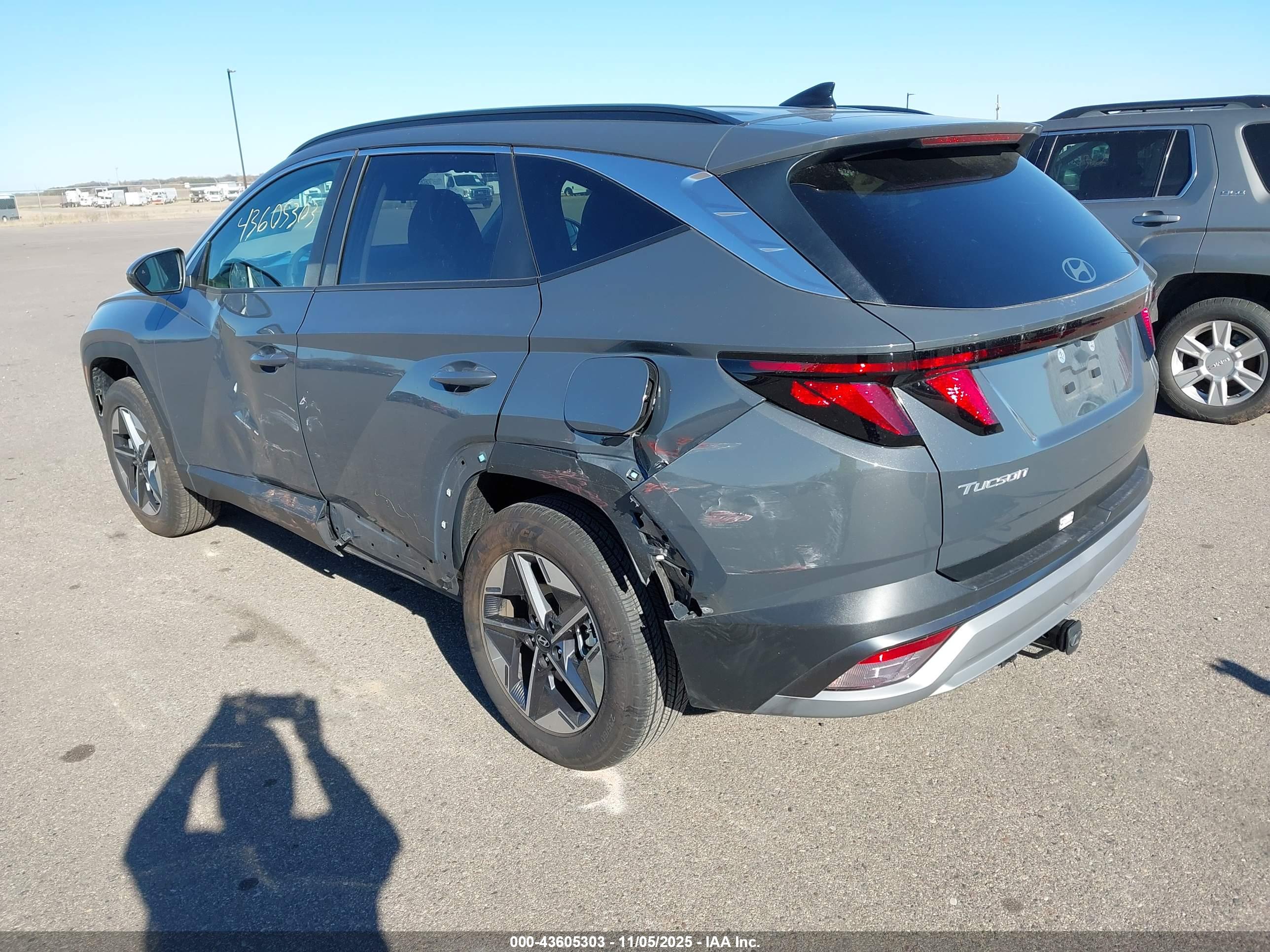 HYUNDAI TUCSON image 3