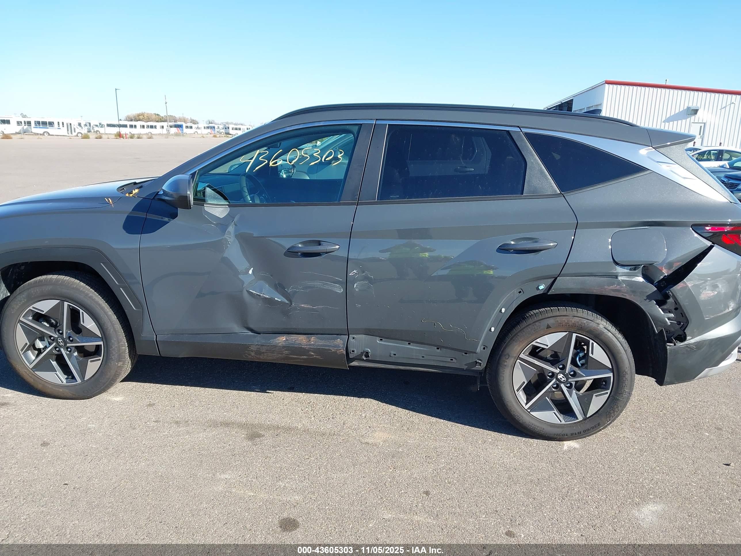 HYUNDAI TUCSON image 6