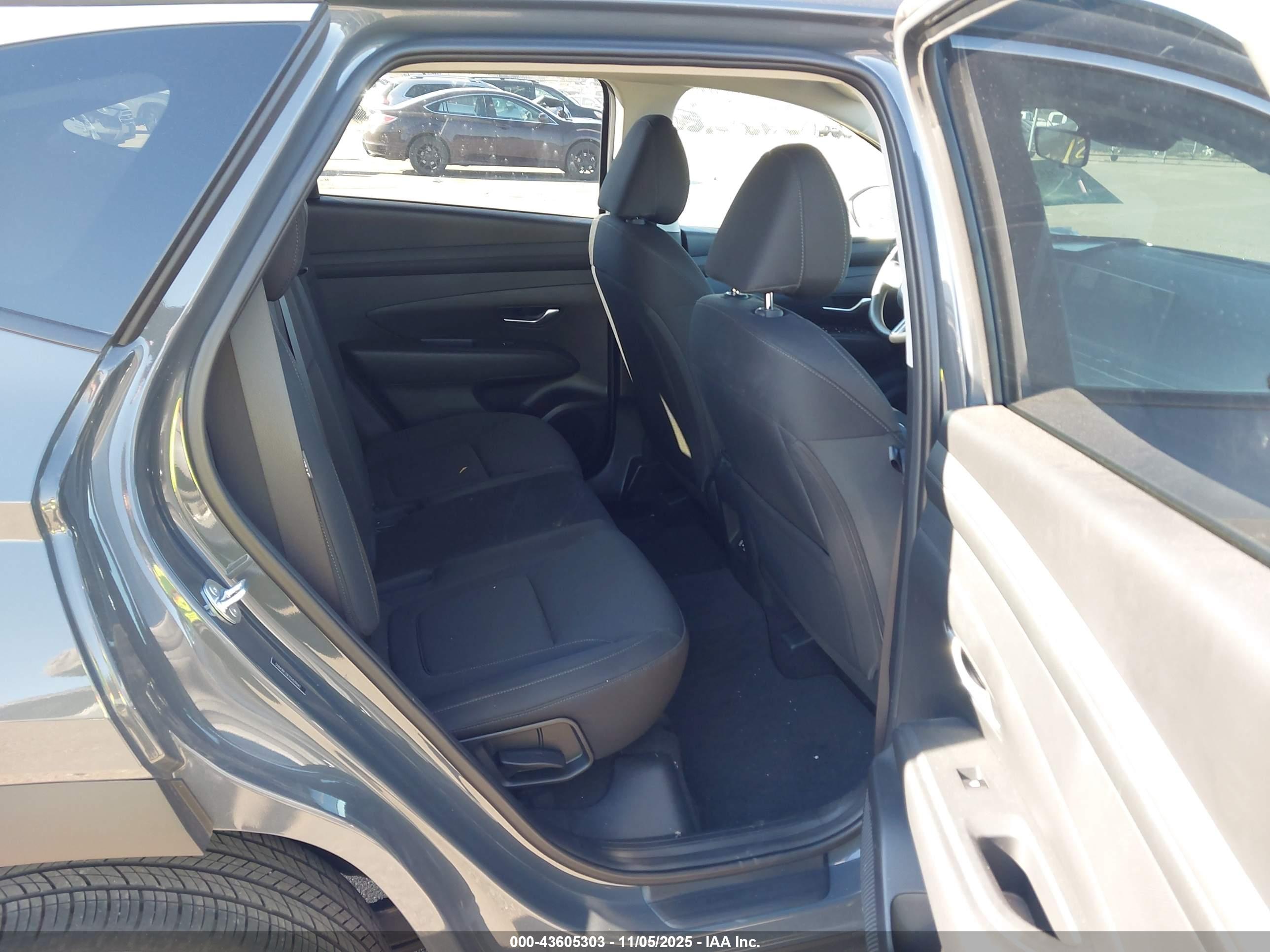 HYUNDAI TUCSON image 8