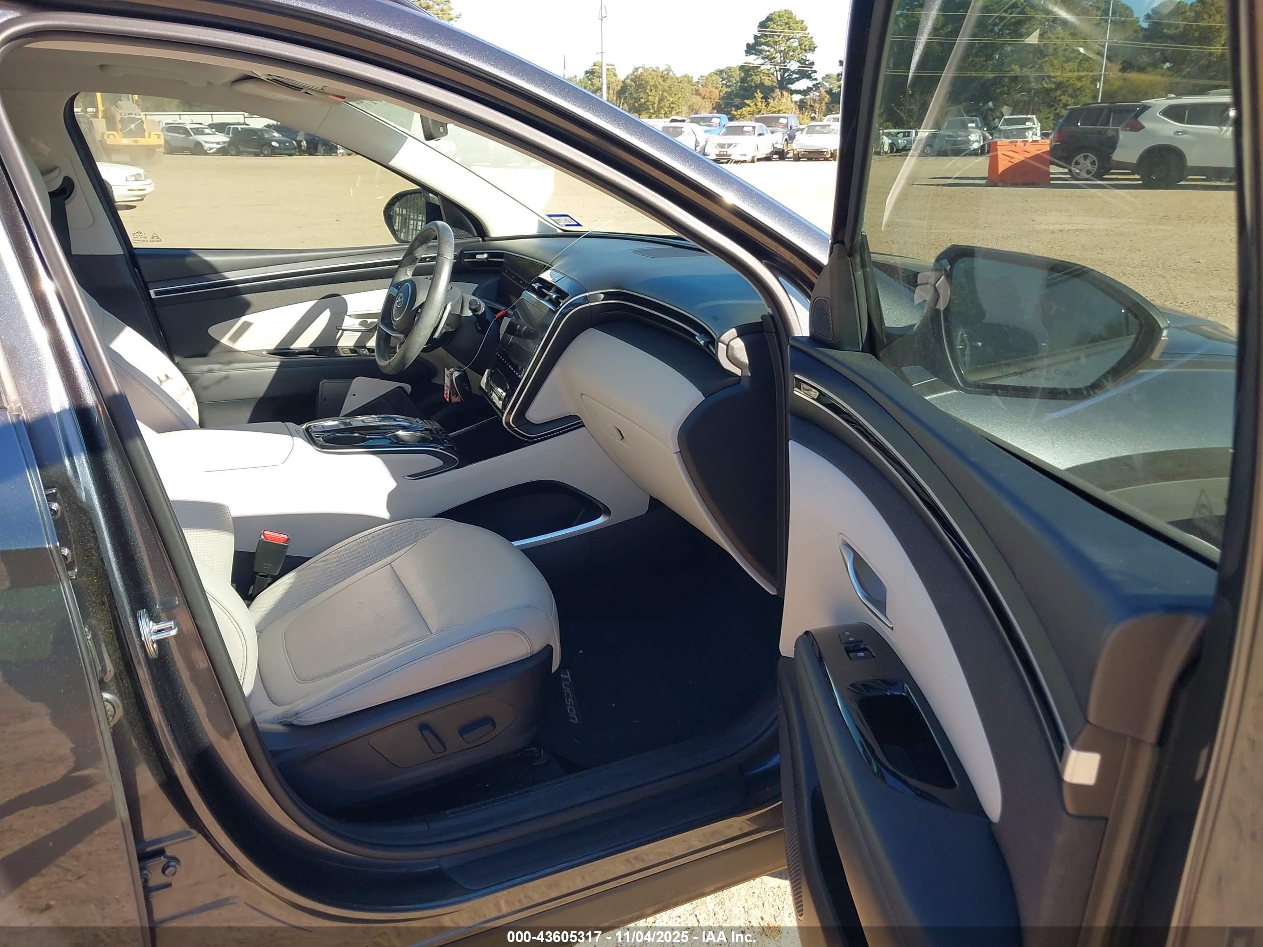 HYUNDAI TUCSON image 5