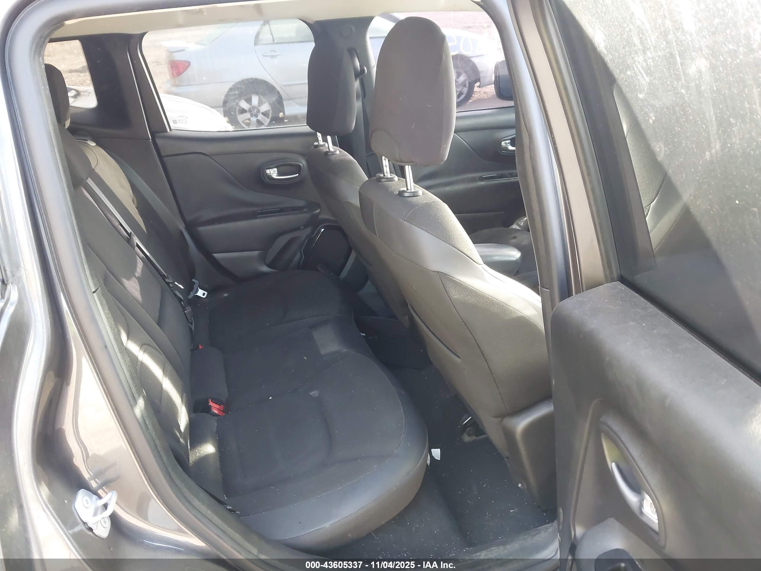 JEEP RENEGADE image 8