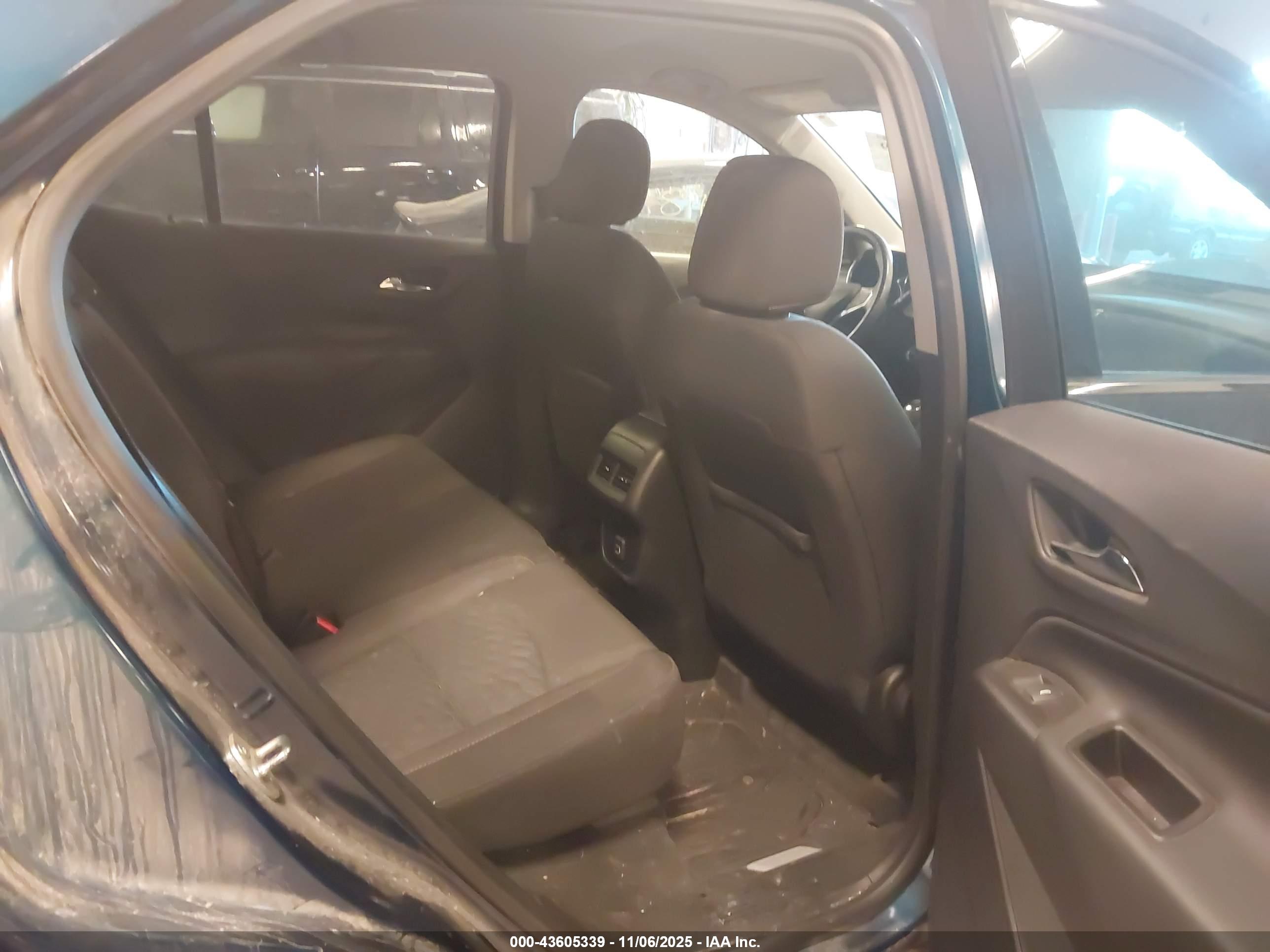 CHEVROLET EQUINOX image 8