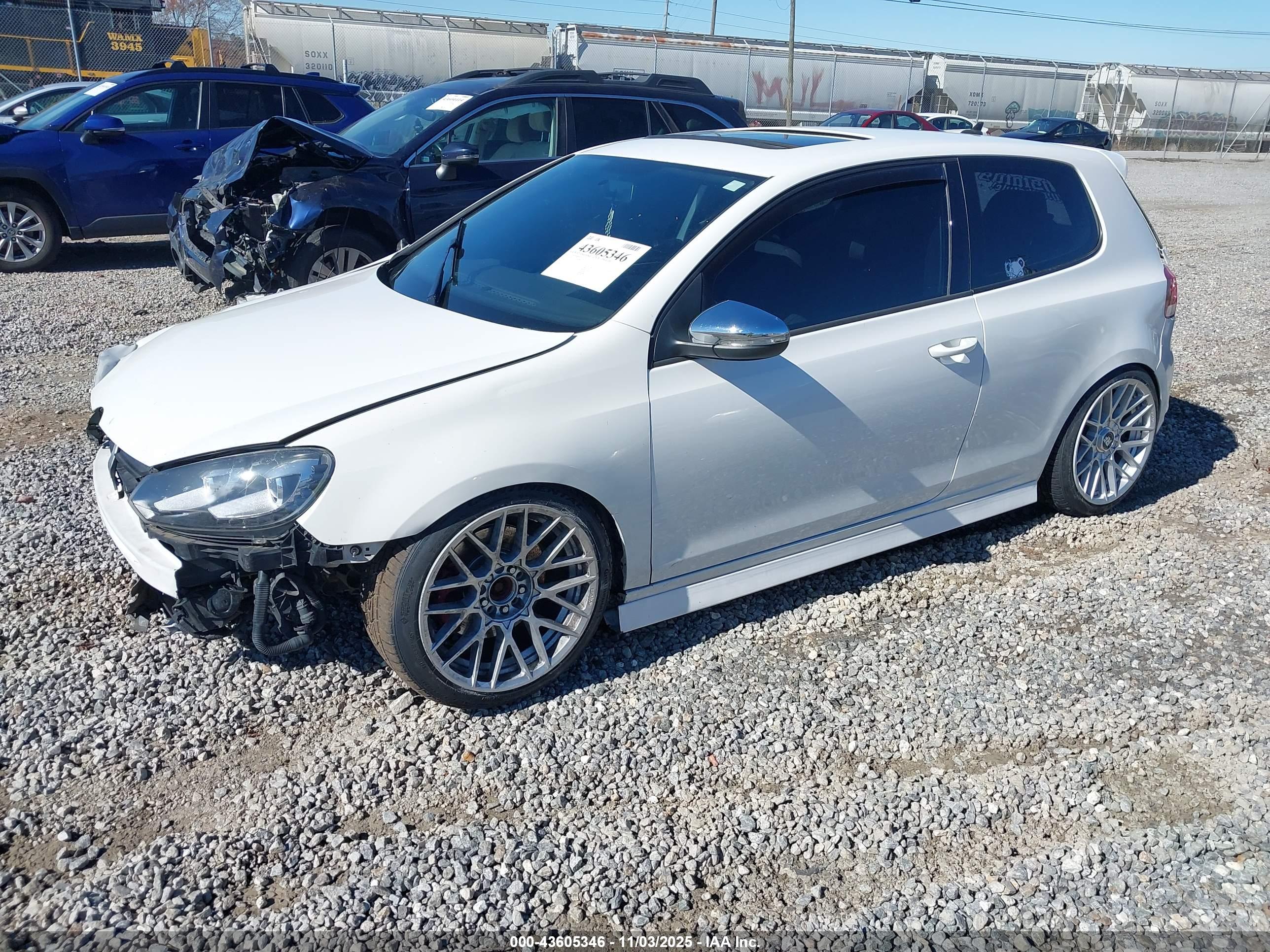 VOLKSWAGEN GTI image 2