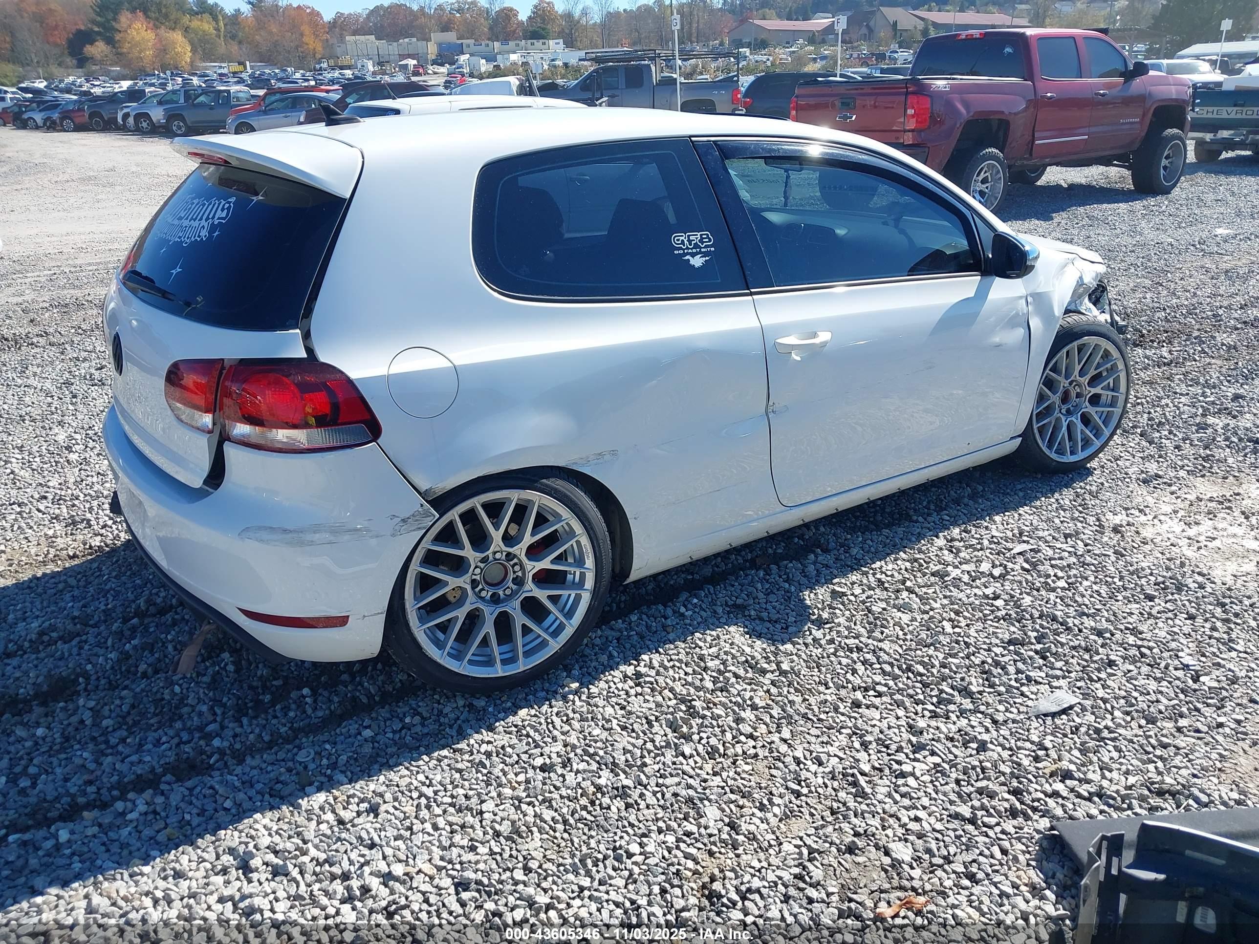VOLKSWAGEN GTI image 4