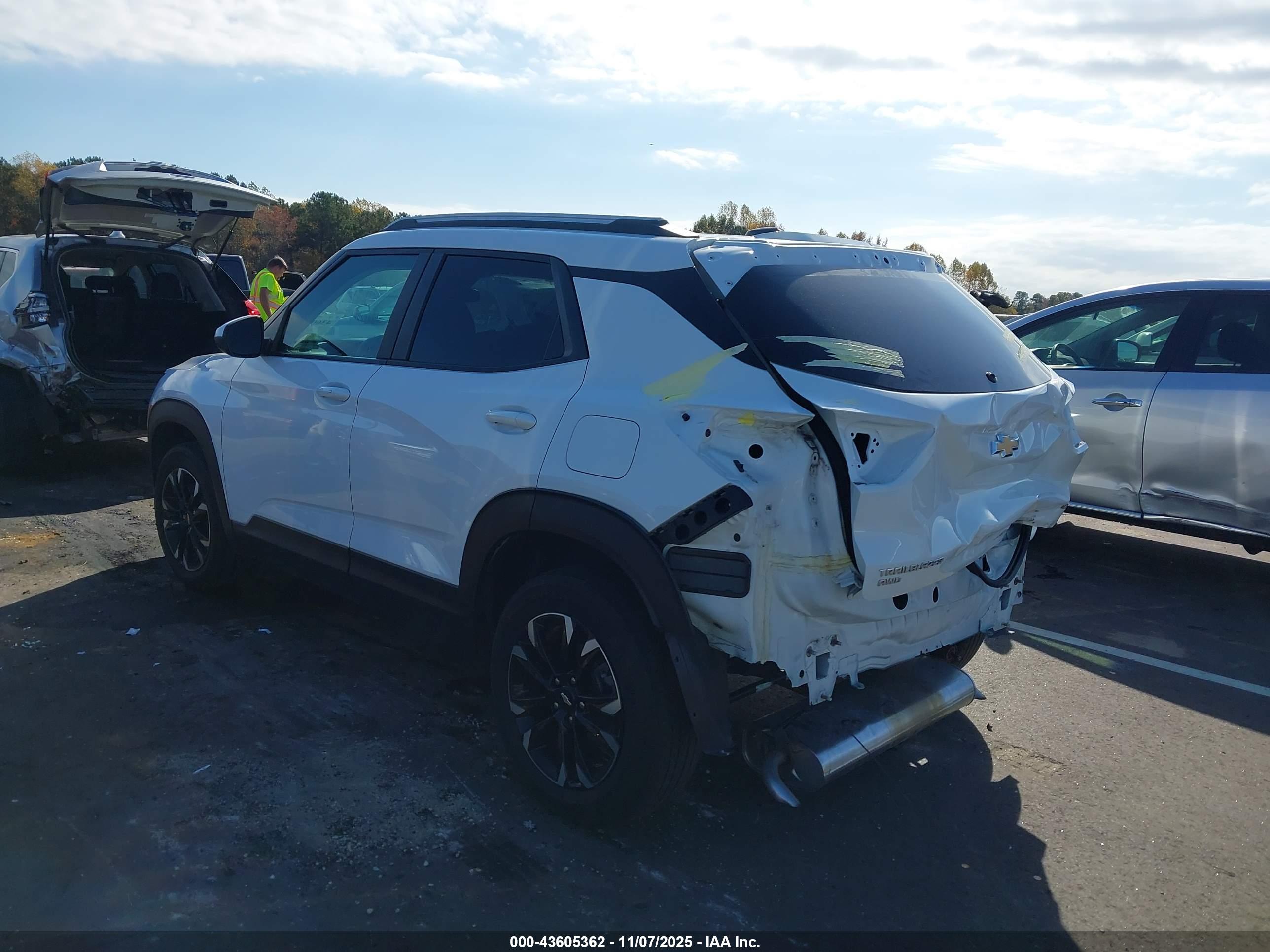 CHEVROLET TRAILBLAZER image 3