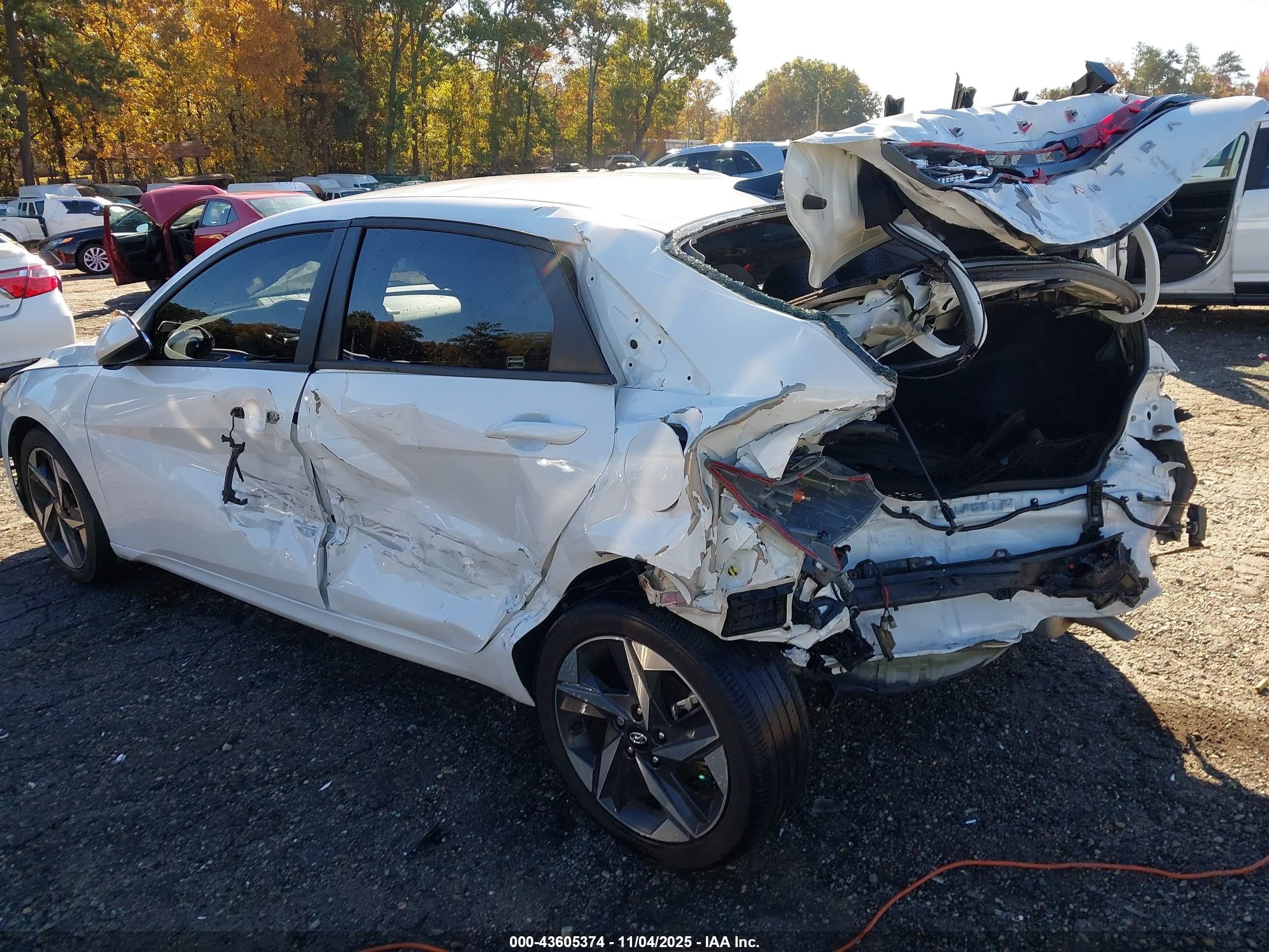 HYUNDAI ELANTRA image 3