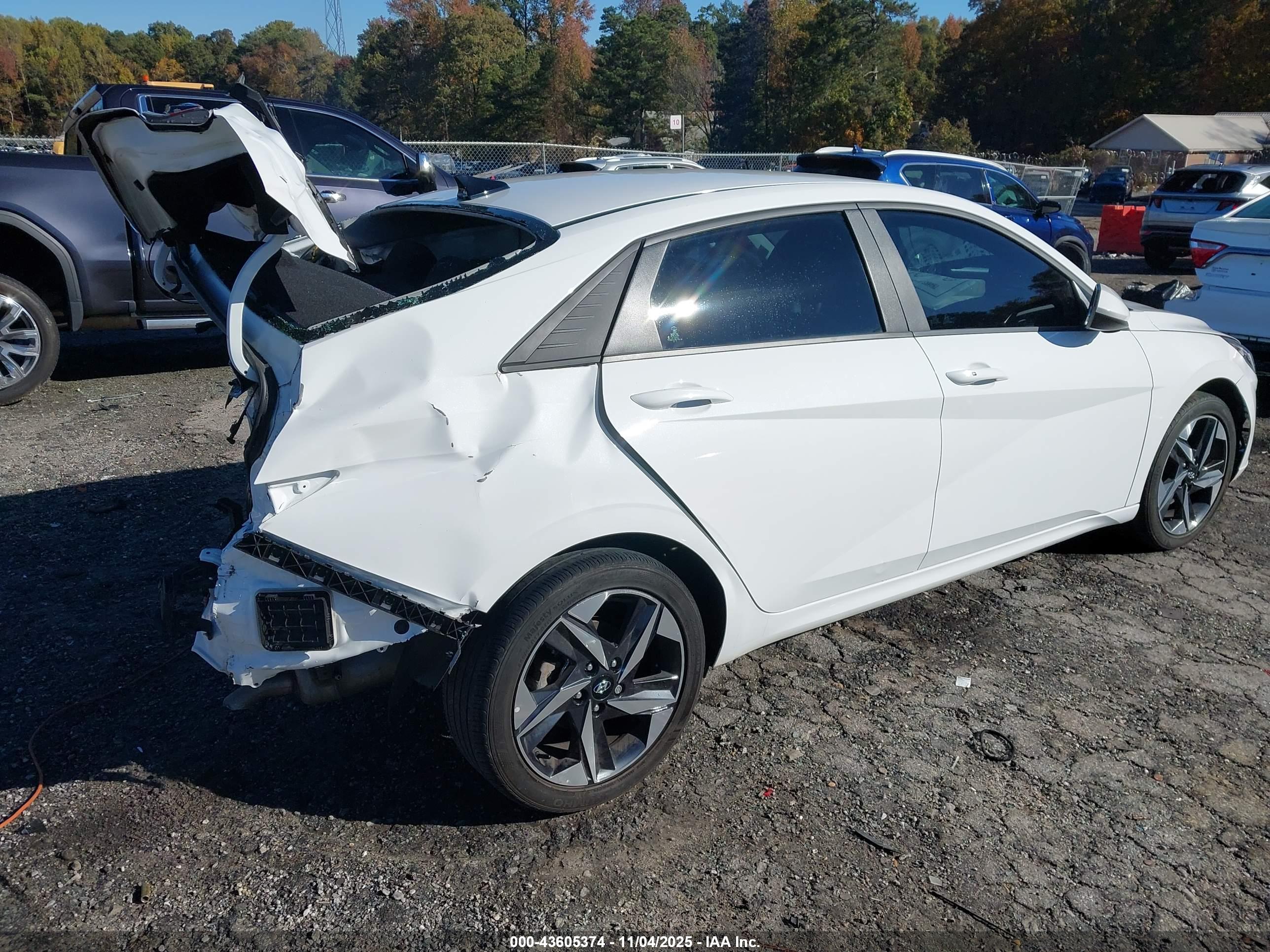 HYUNDAI ELANTRA image 4