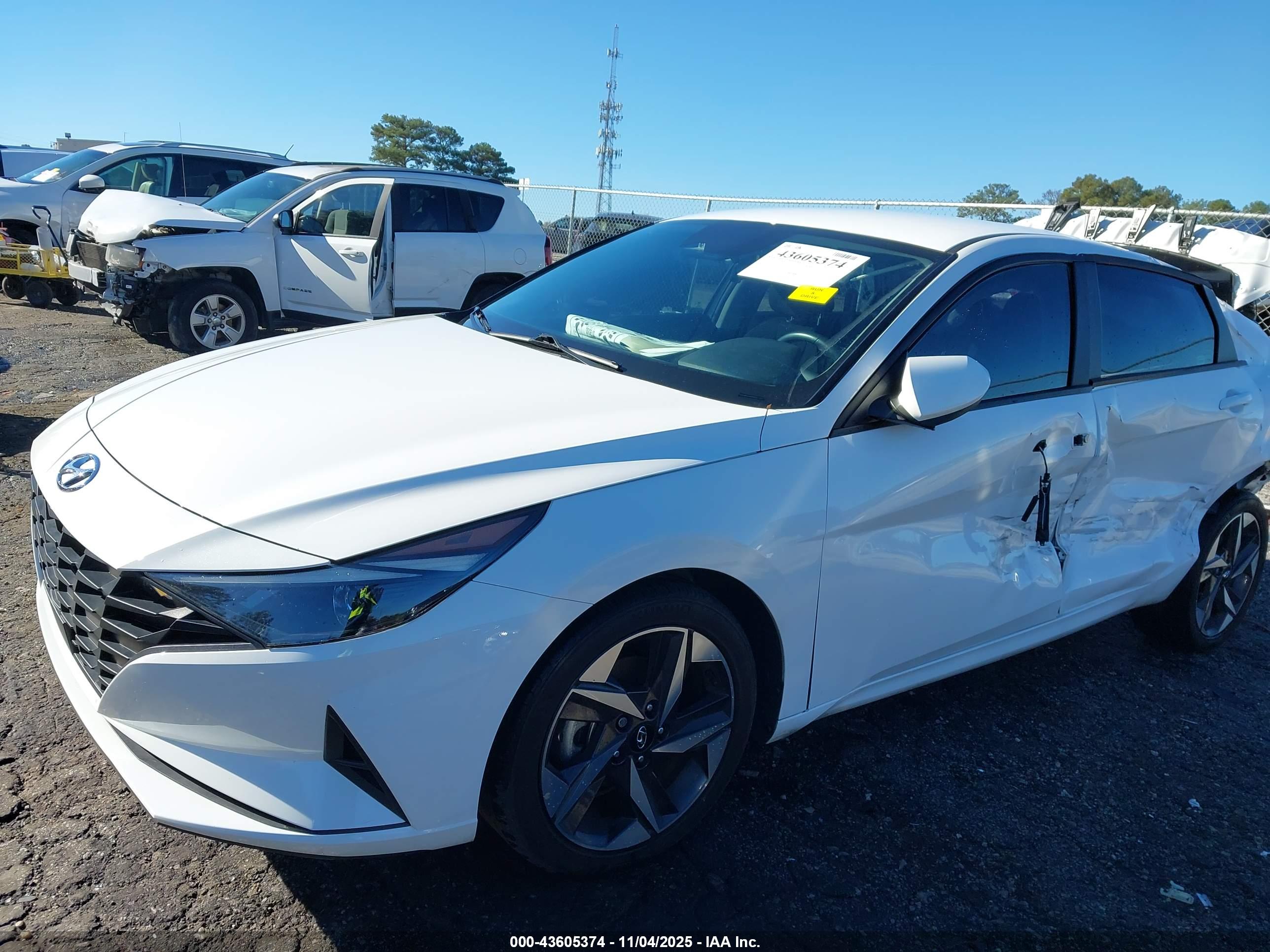 HYUNDAI ELANTRA image 6