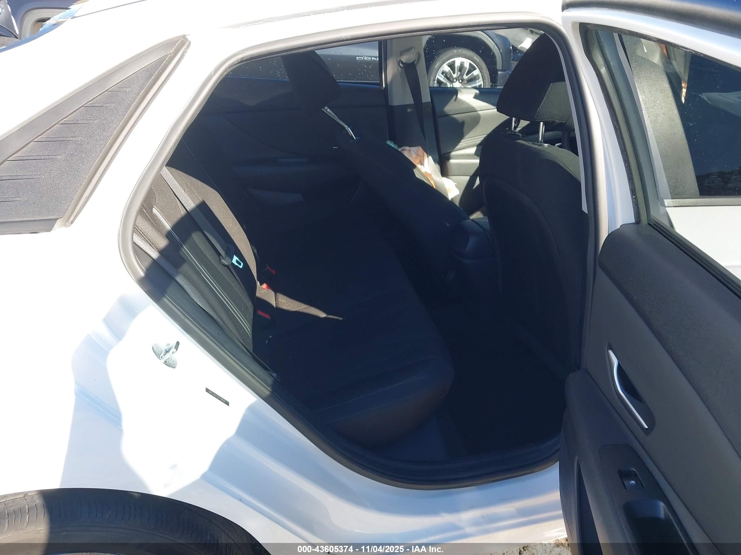 HYUNDAI ELANTRA image 8