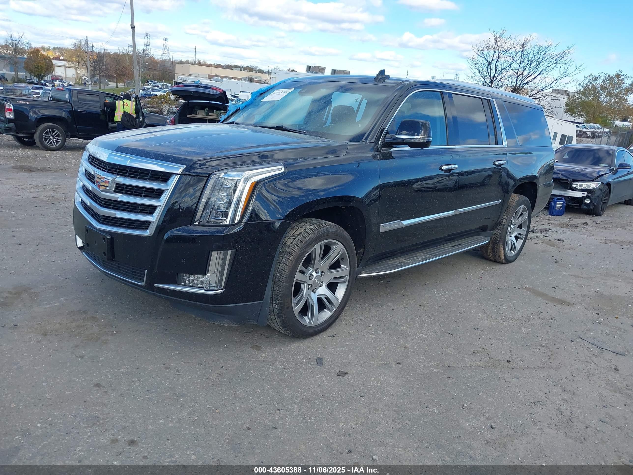 CADILLAC ESCALADE image 2