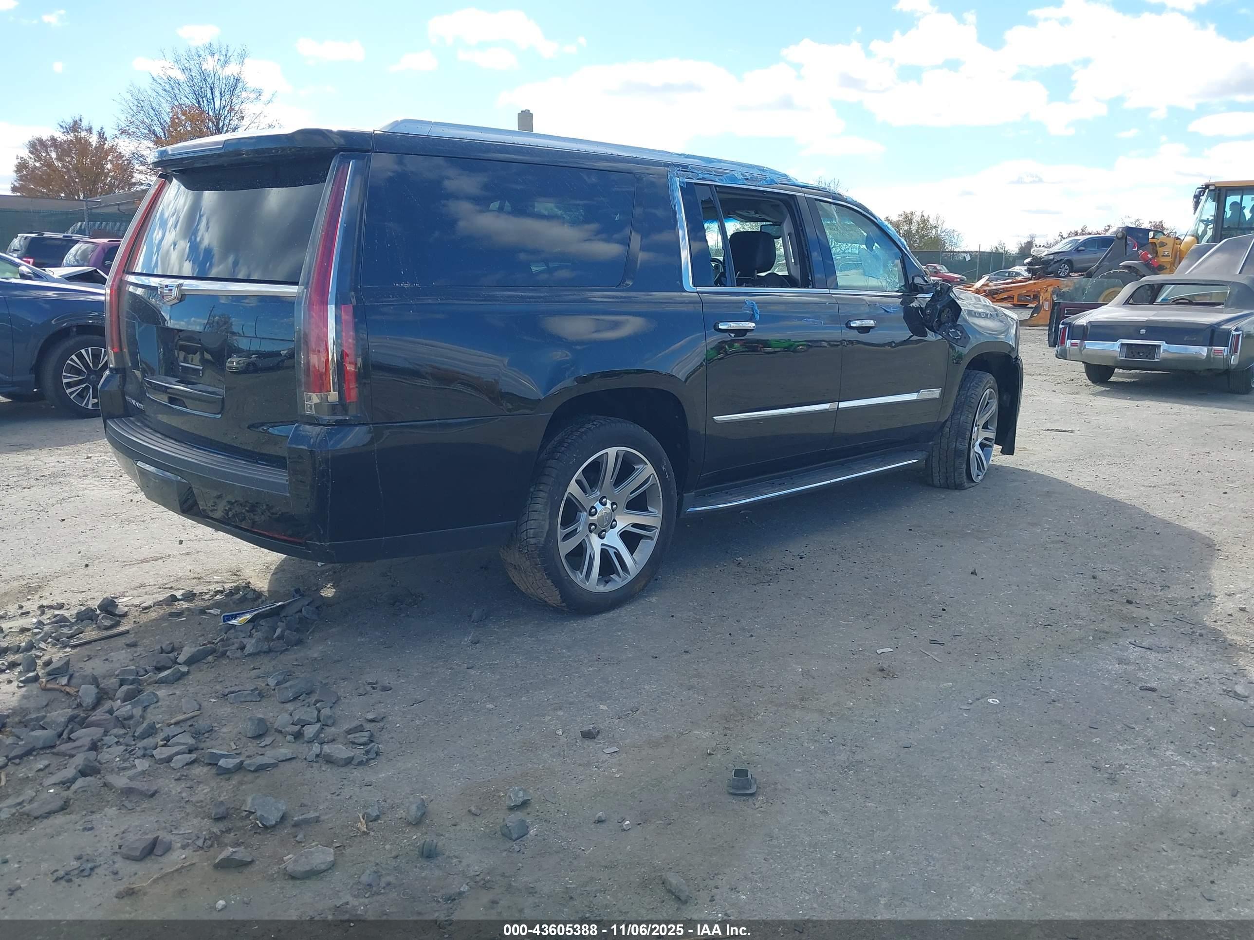 CADILLAC ESCALADE image 4