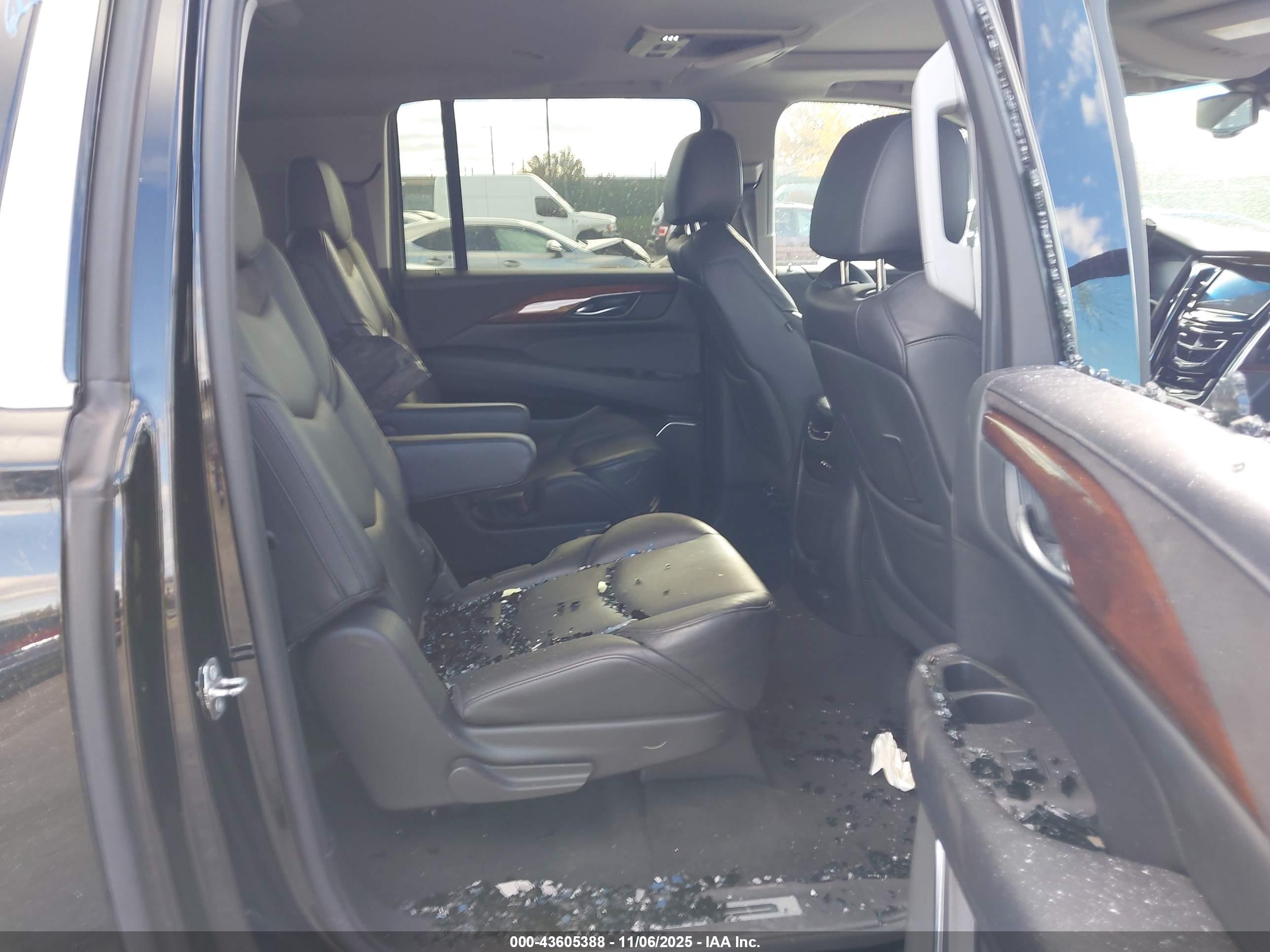 CADILLAC ESCALADE image 8