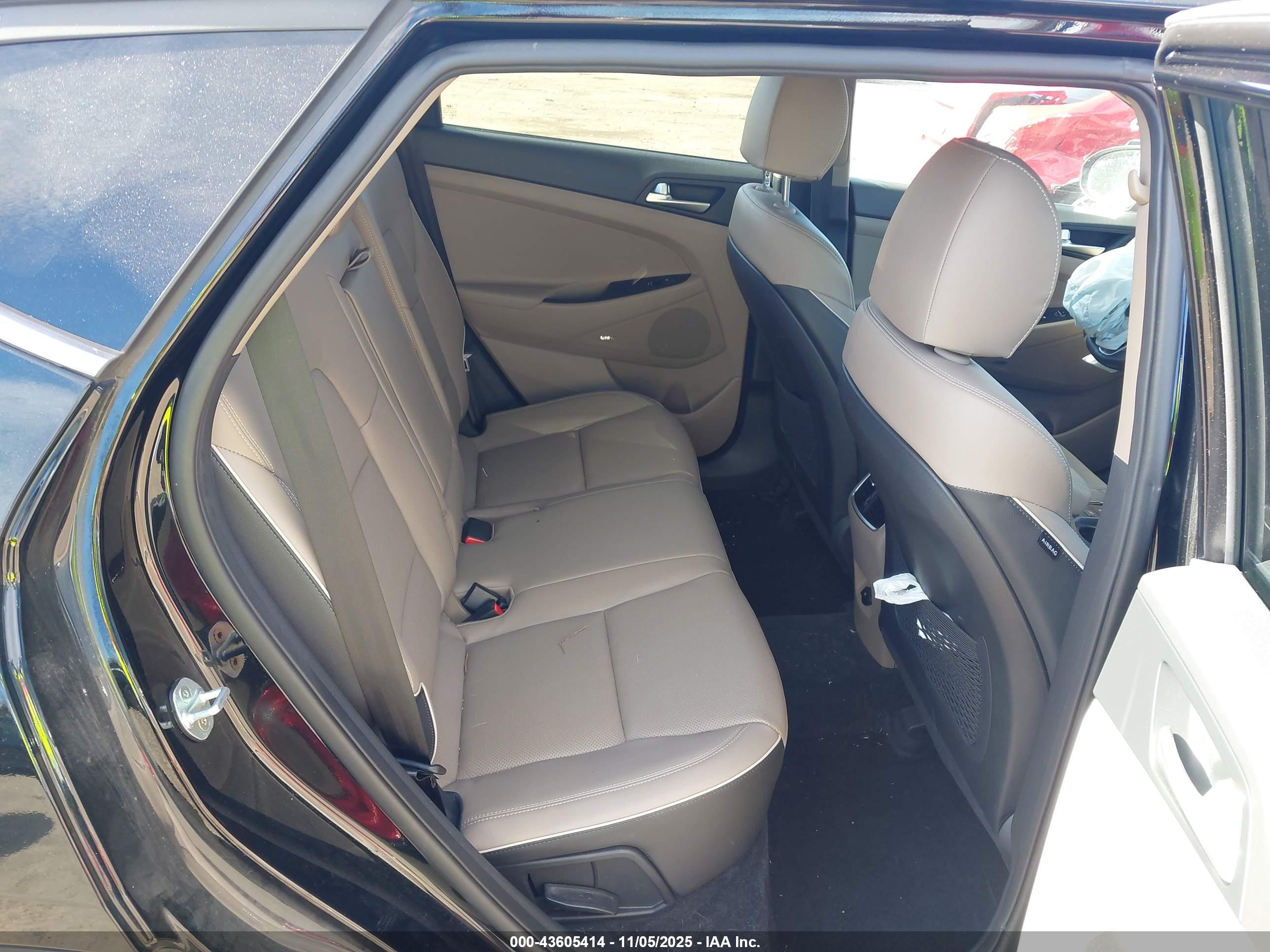 HYUNDAI TUCSON image 8