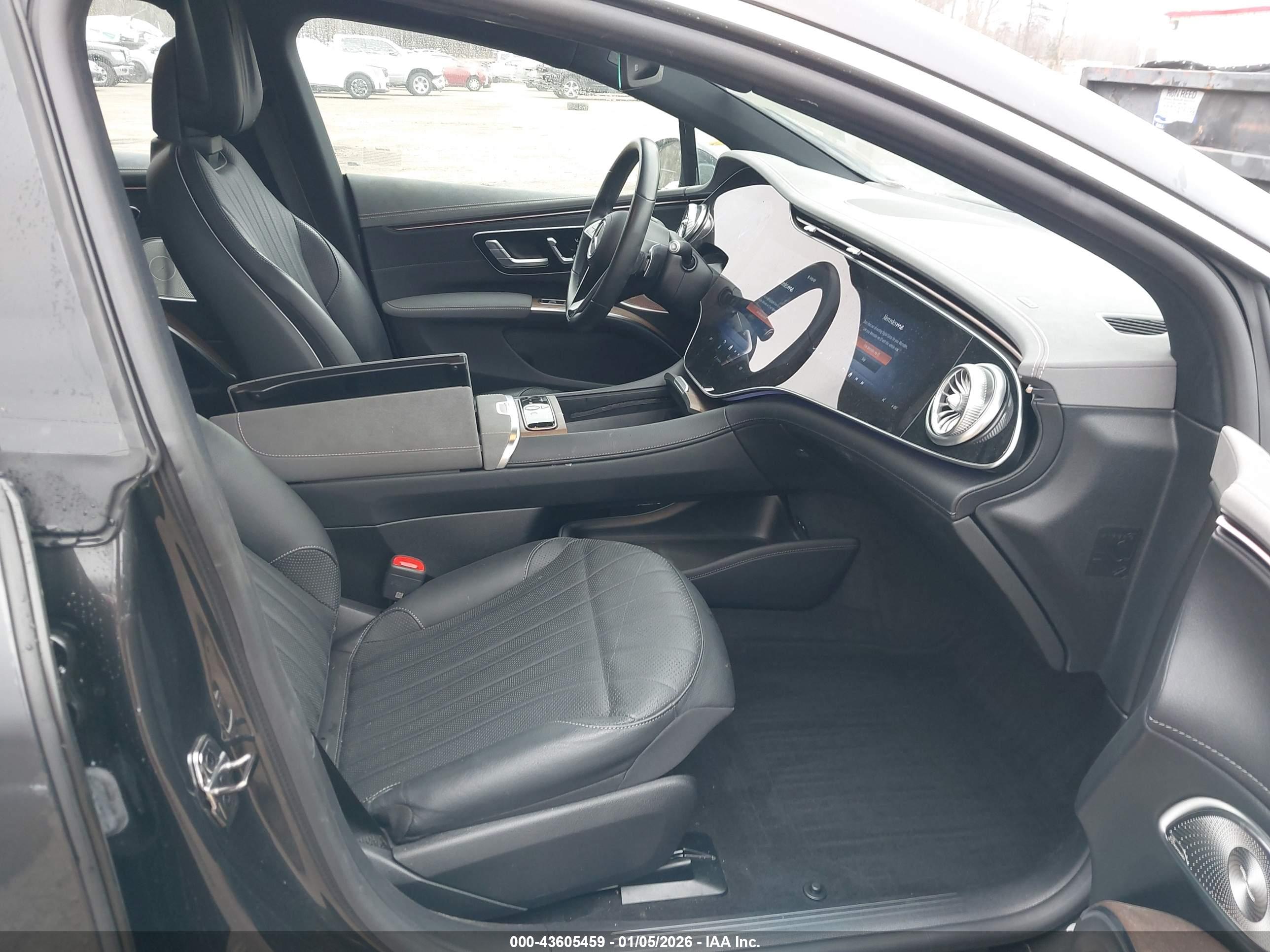 MERCEDES-BENZ EQS image 5