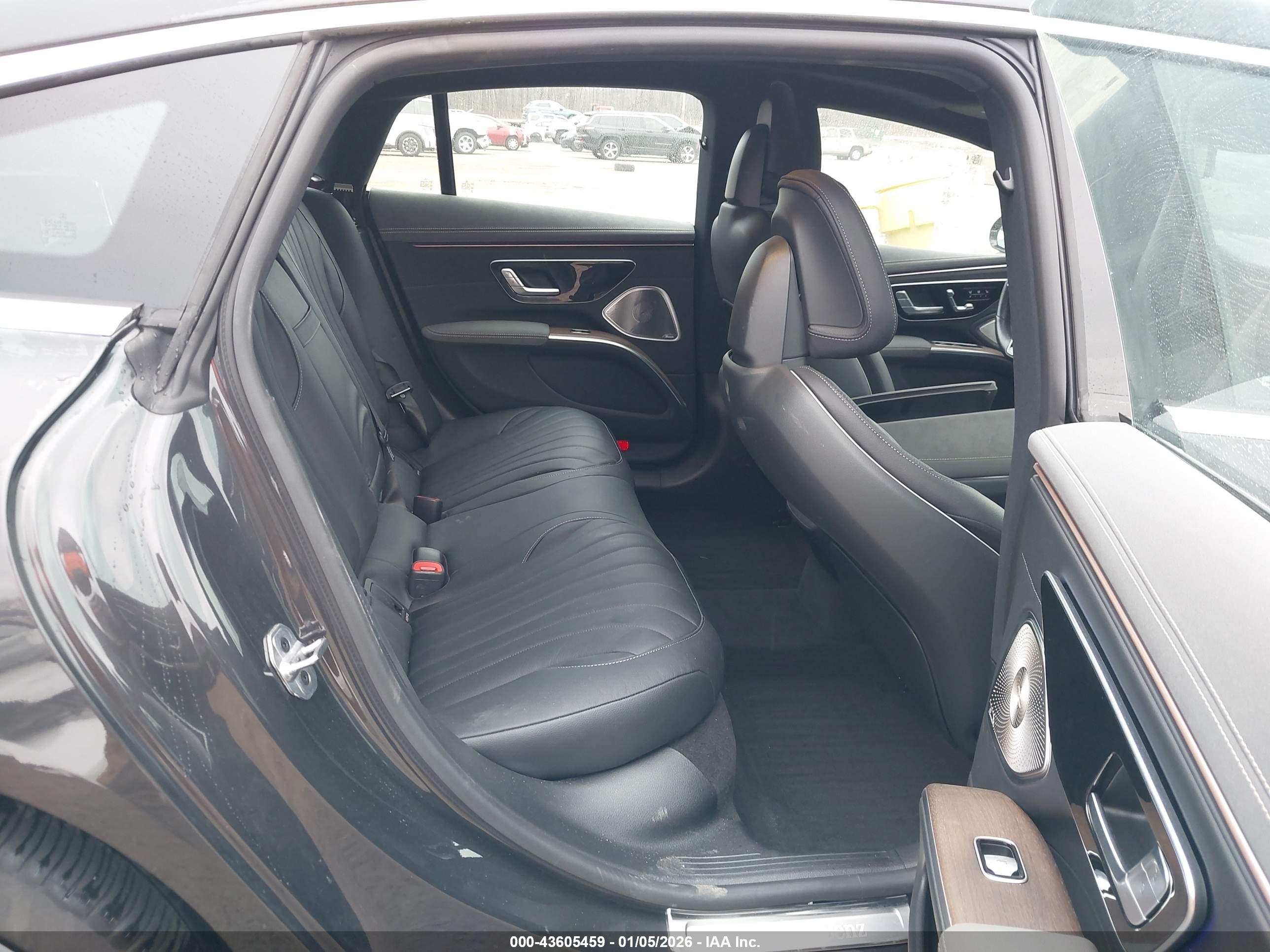 MERCEDES-BENZ EQS image 8