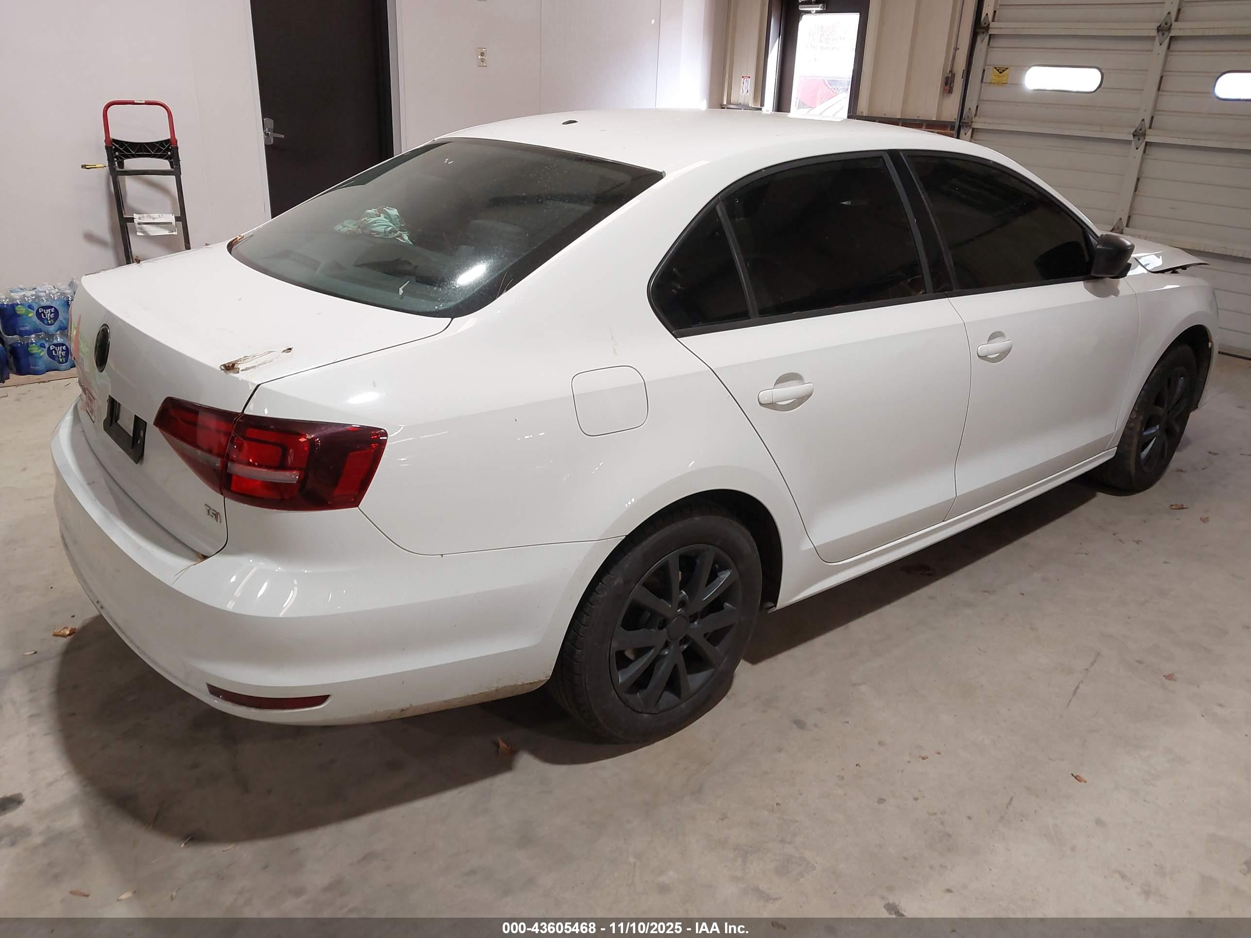 VOLKSWAGEN JETTA image 4