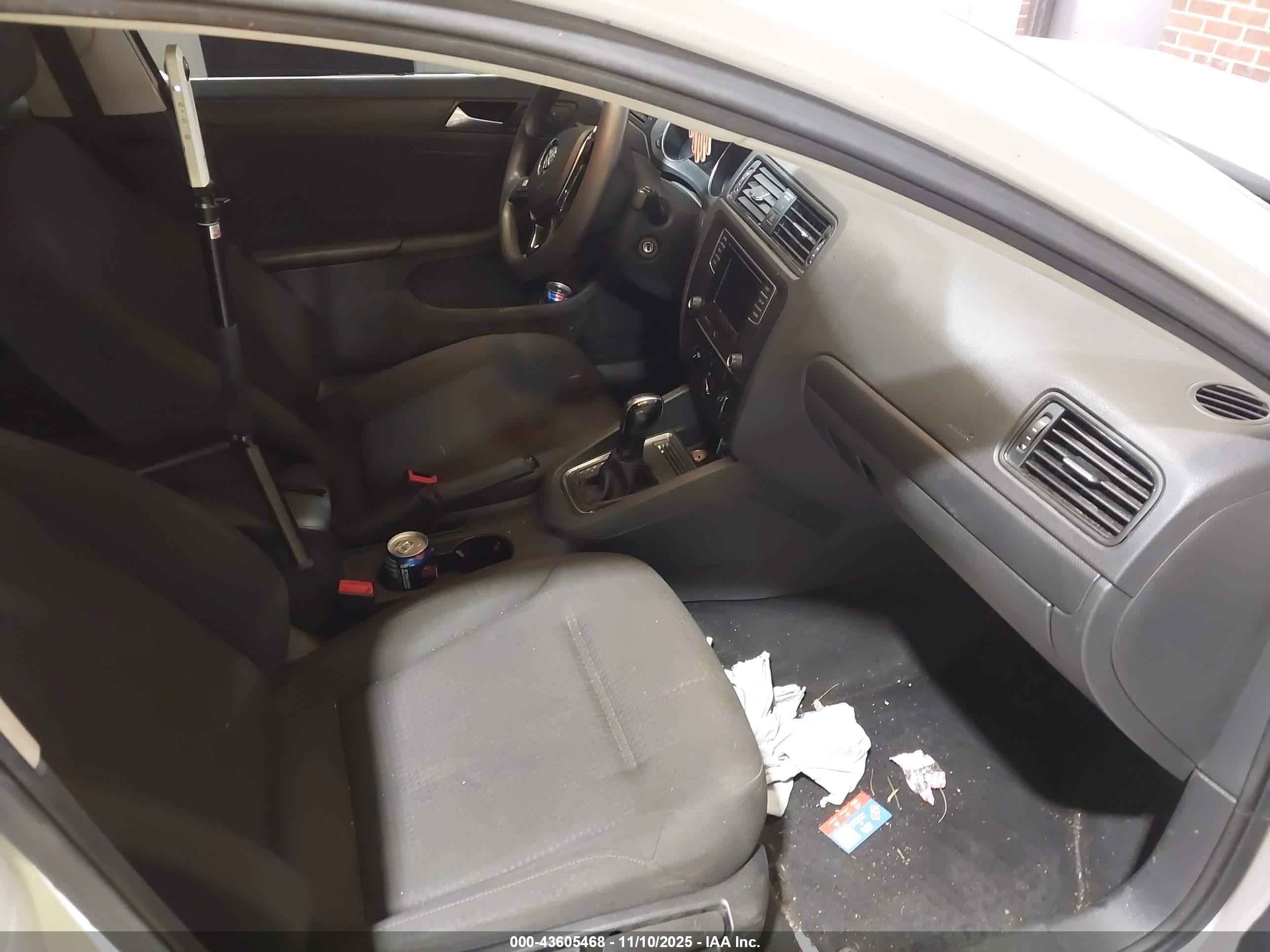 VOLKSWAGEN JETTA image 5