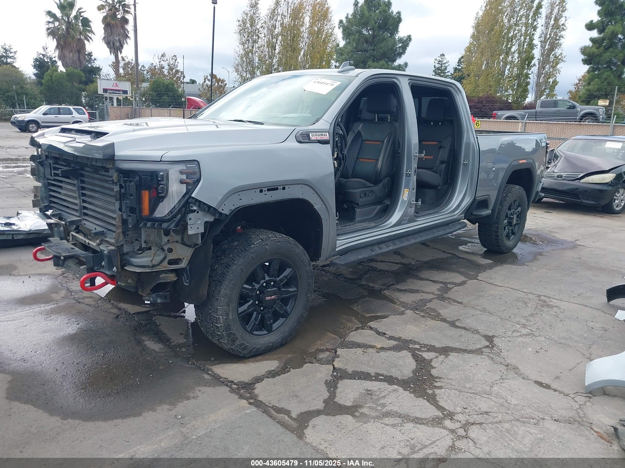 GMC SIERRA image 2