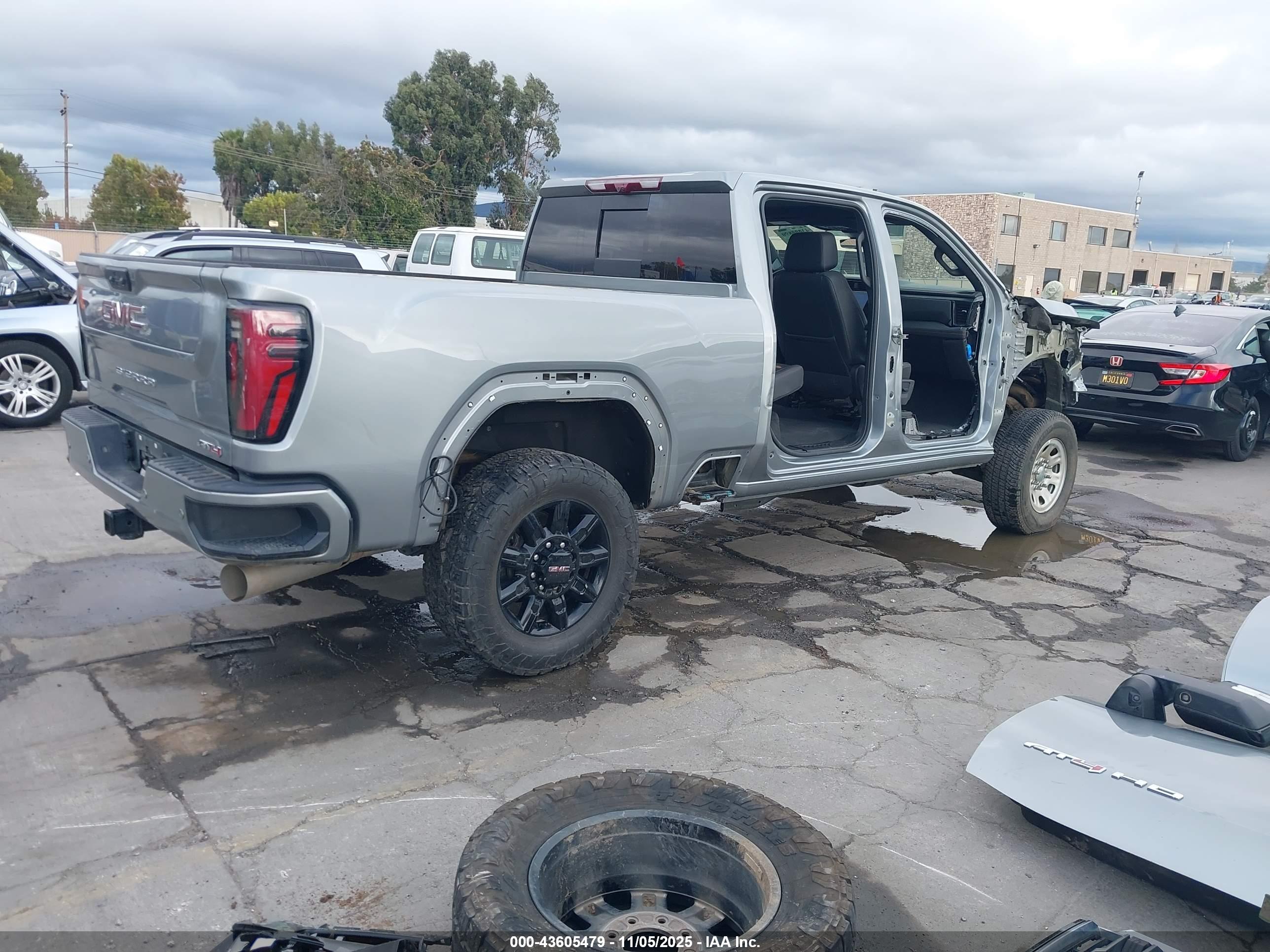 GMC SIERRA image 4