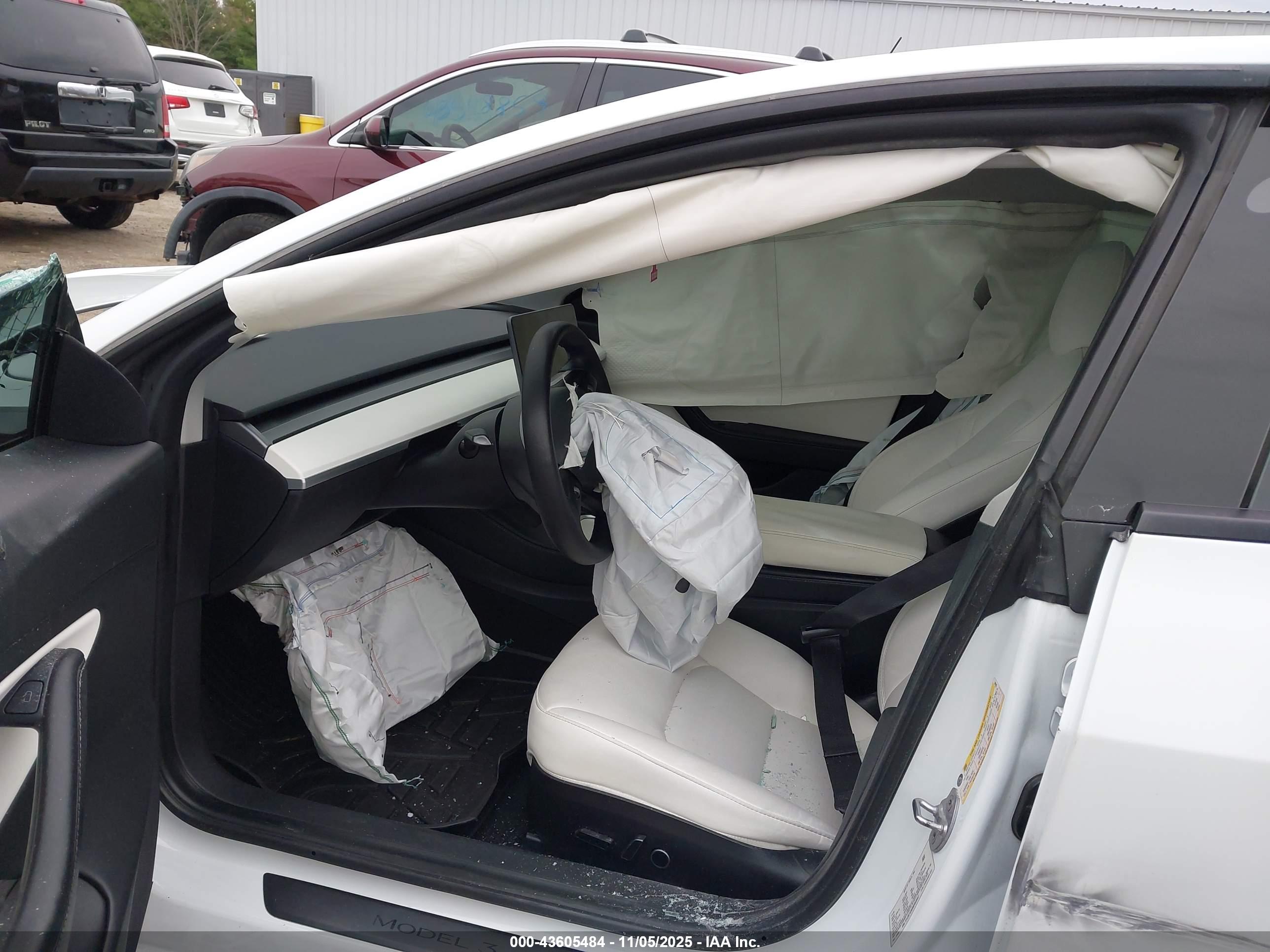 TESLA MODEL image 5