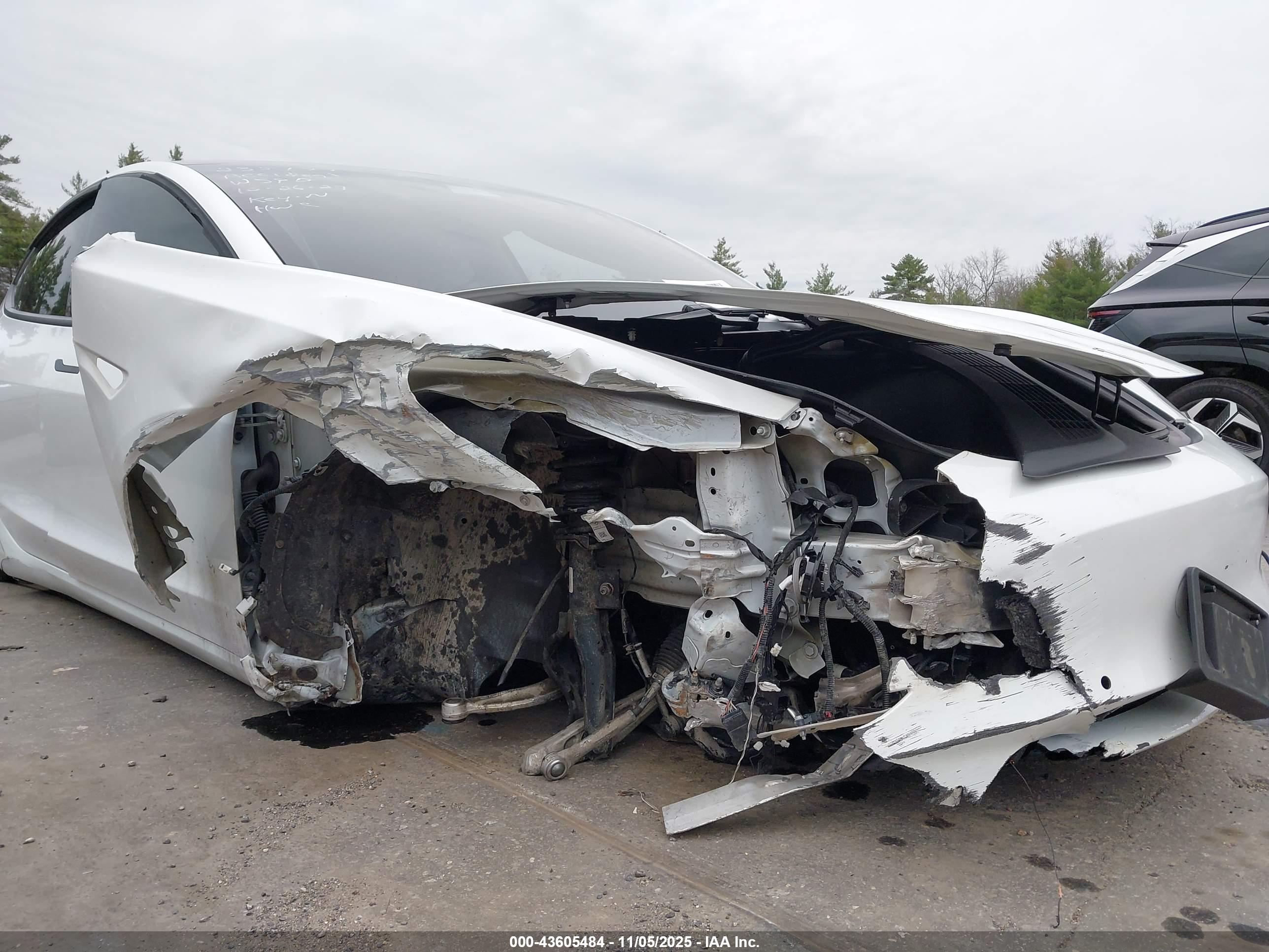 TESLA MODEL image 6