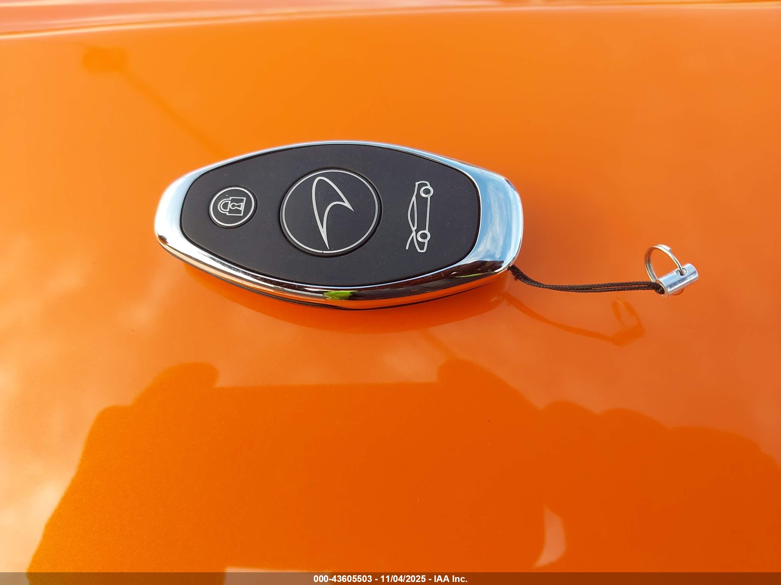 MCLAREN 650S image 11