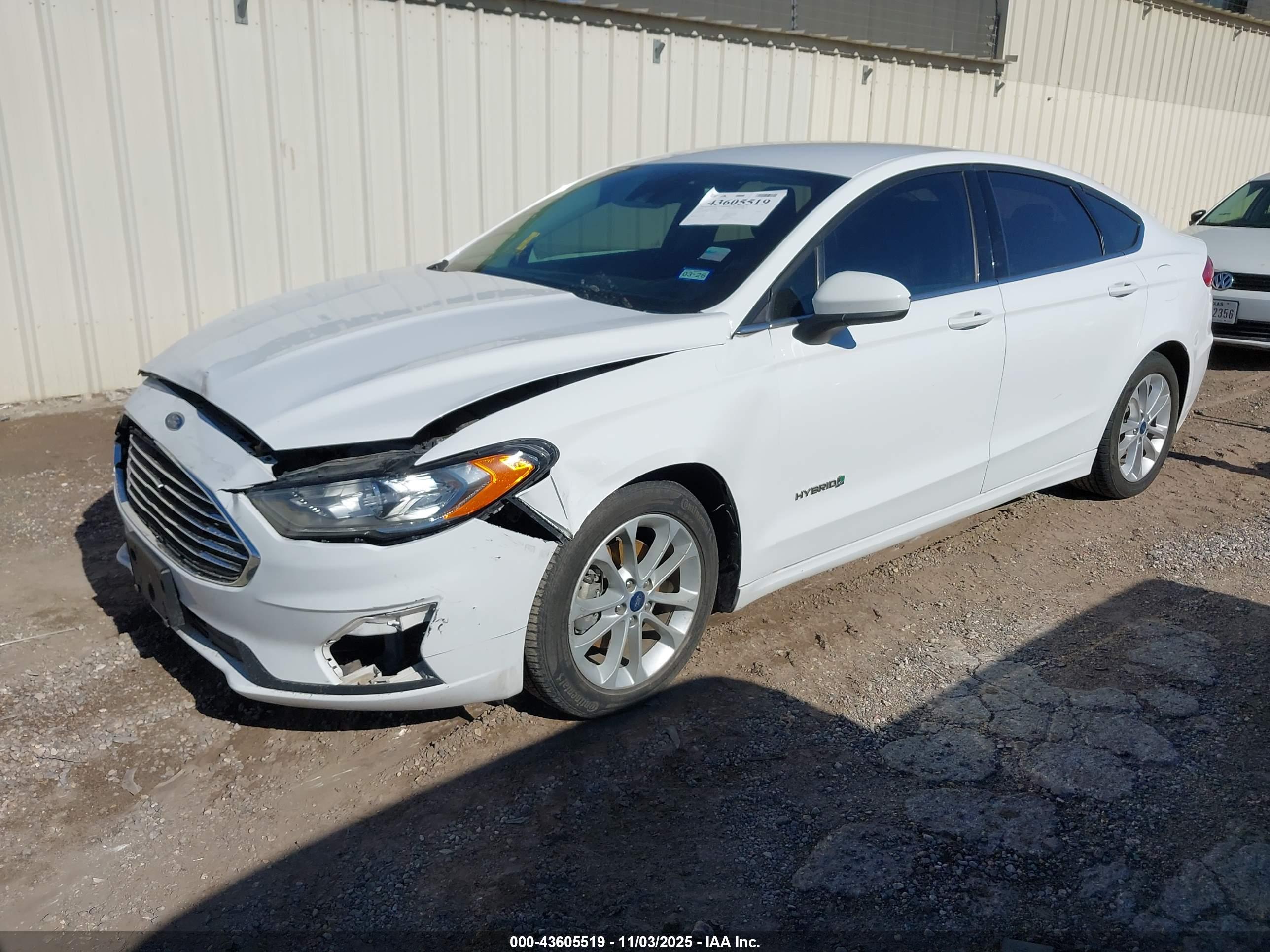FORD FUSION image 2