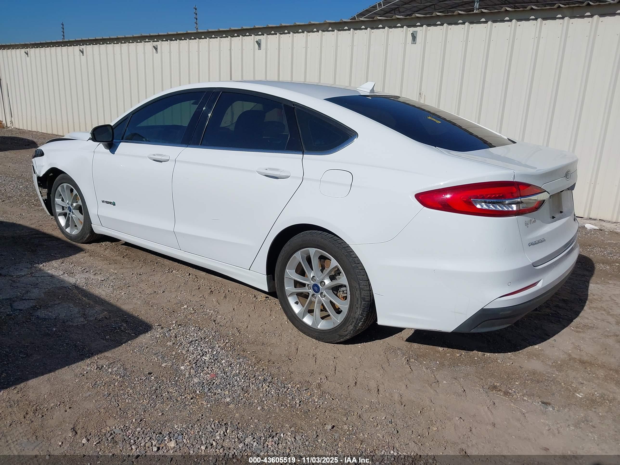 FORD FUSION image 3