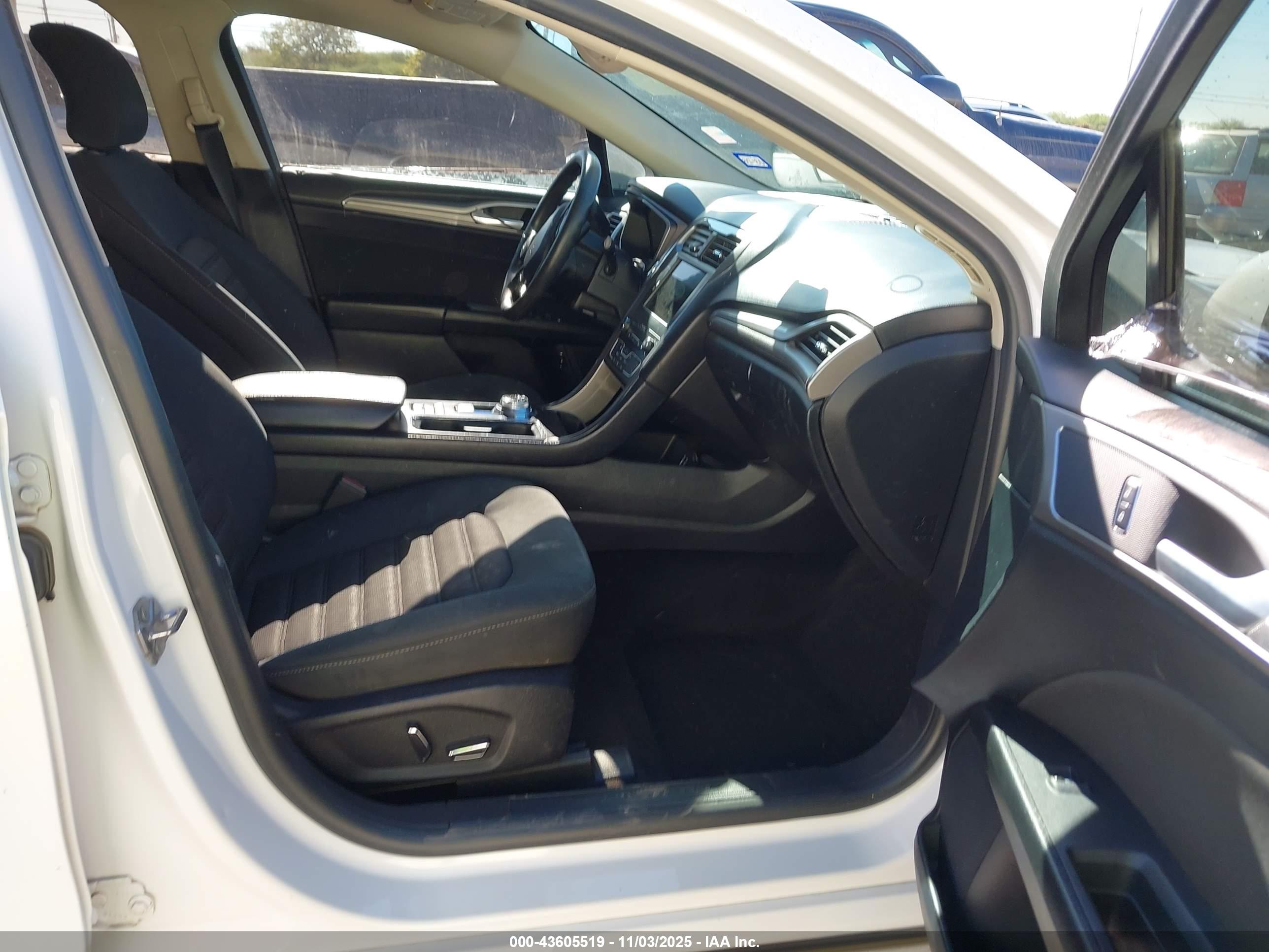 FORD FUSION image 5