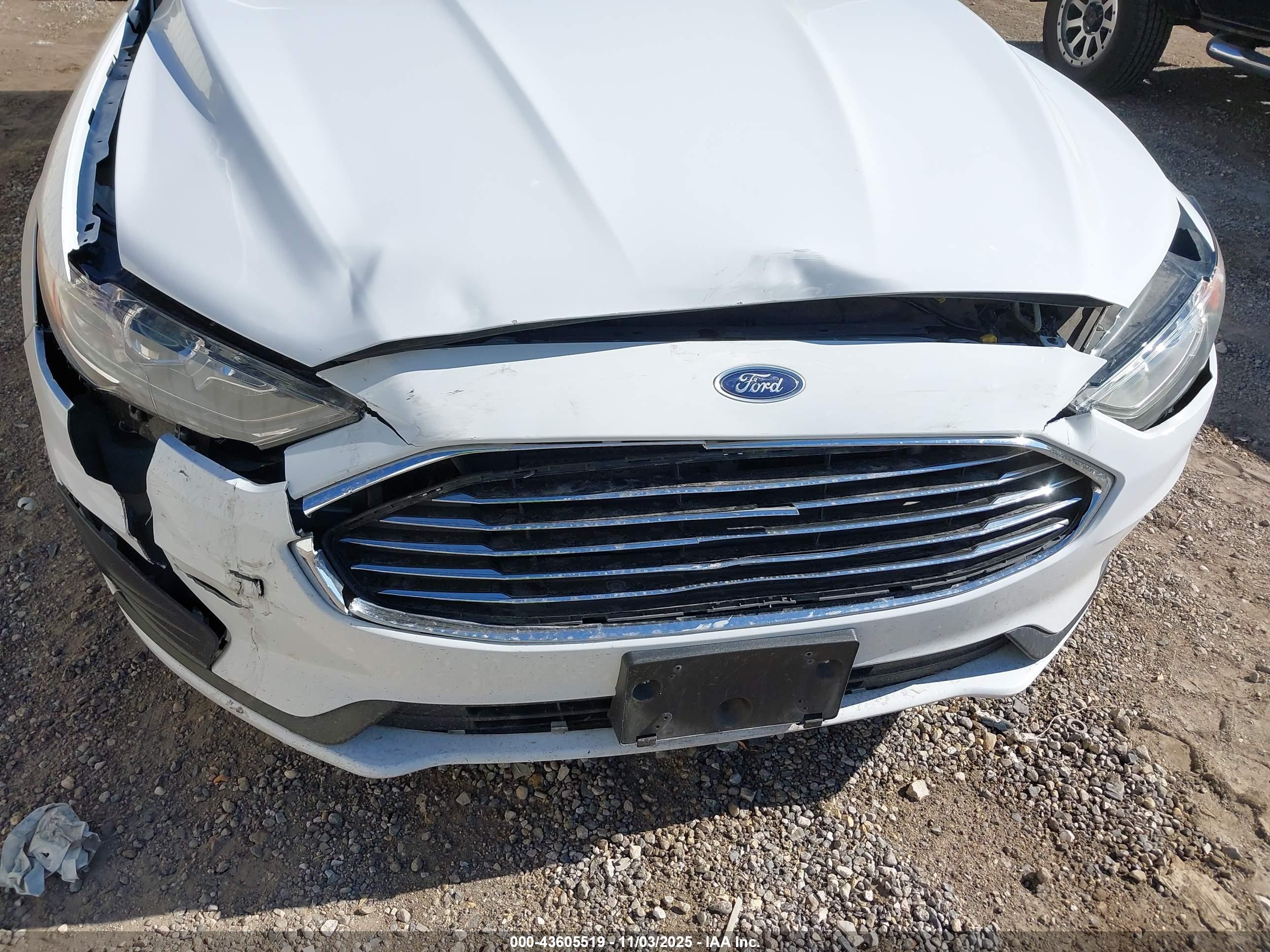 FORD FUSION image 6