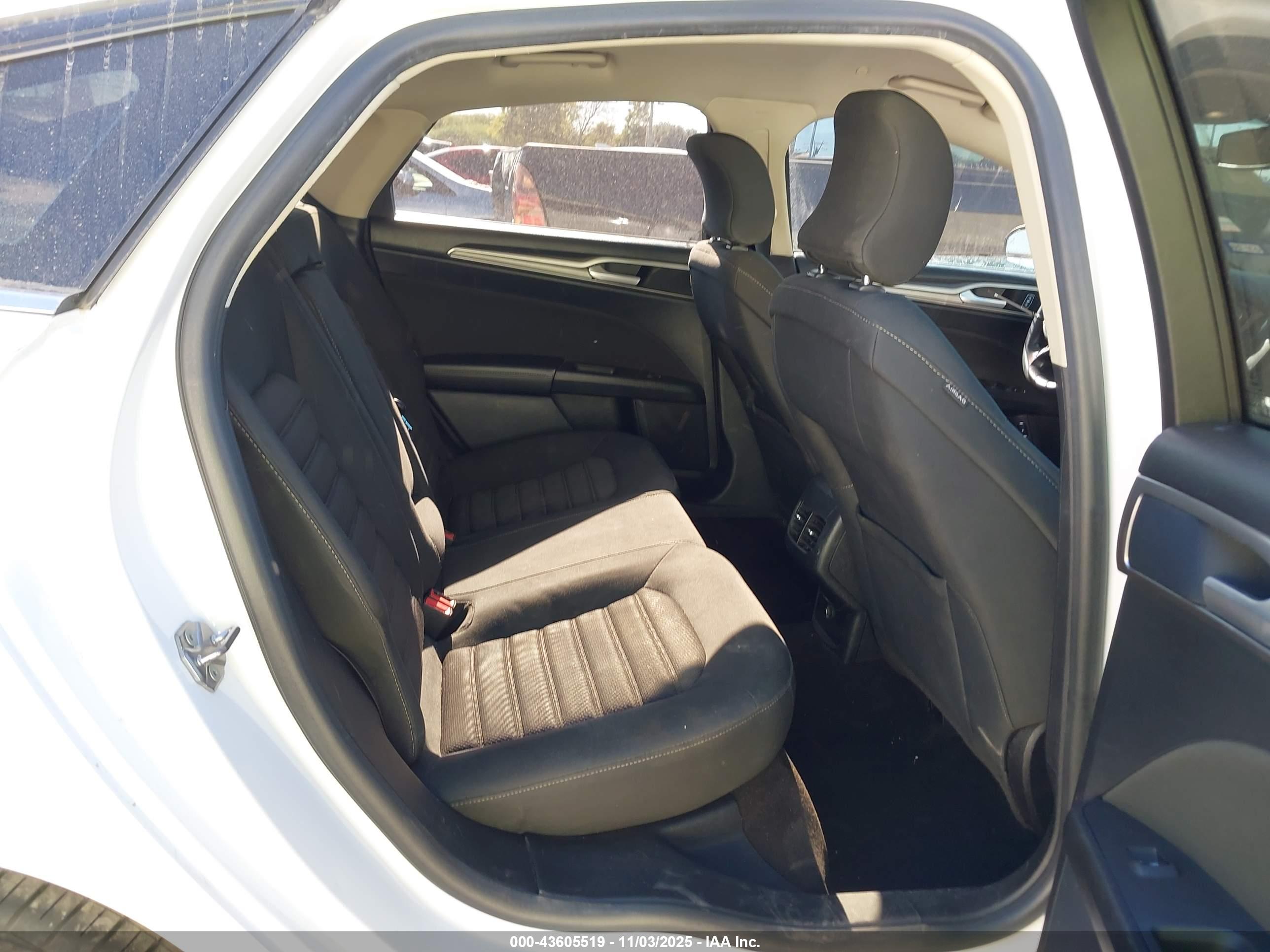 FORD FUSION image 8