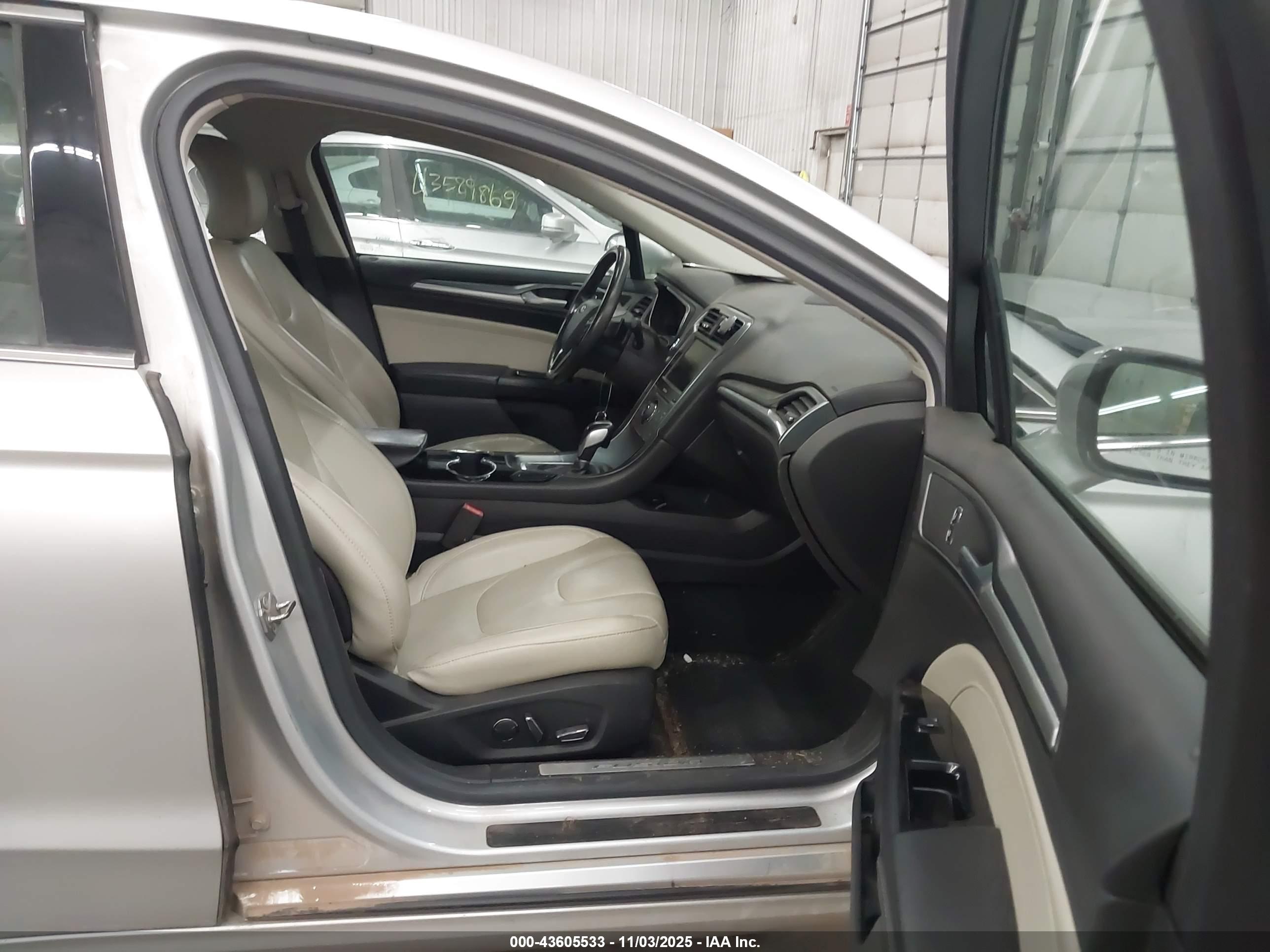 FORD FUSION image 5