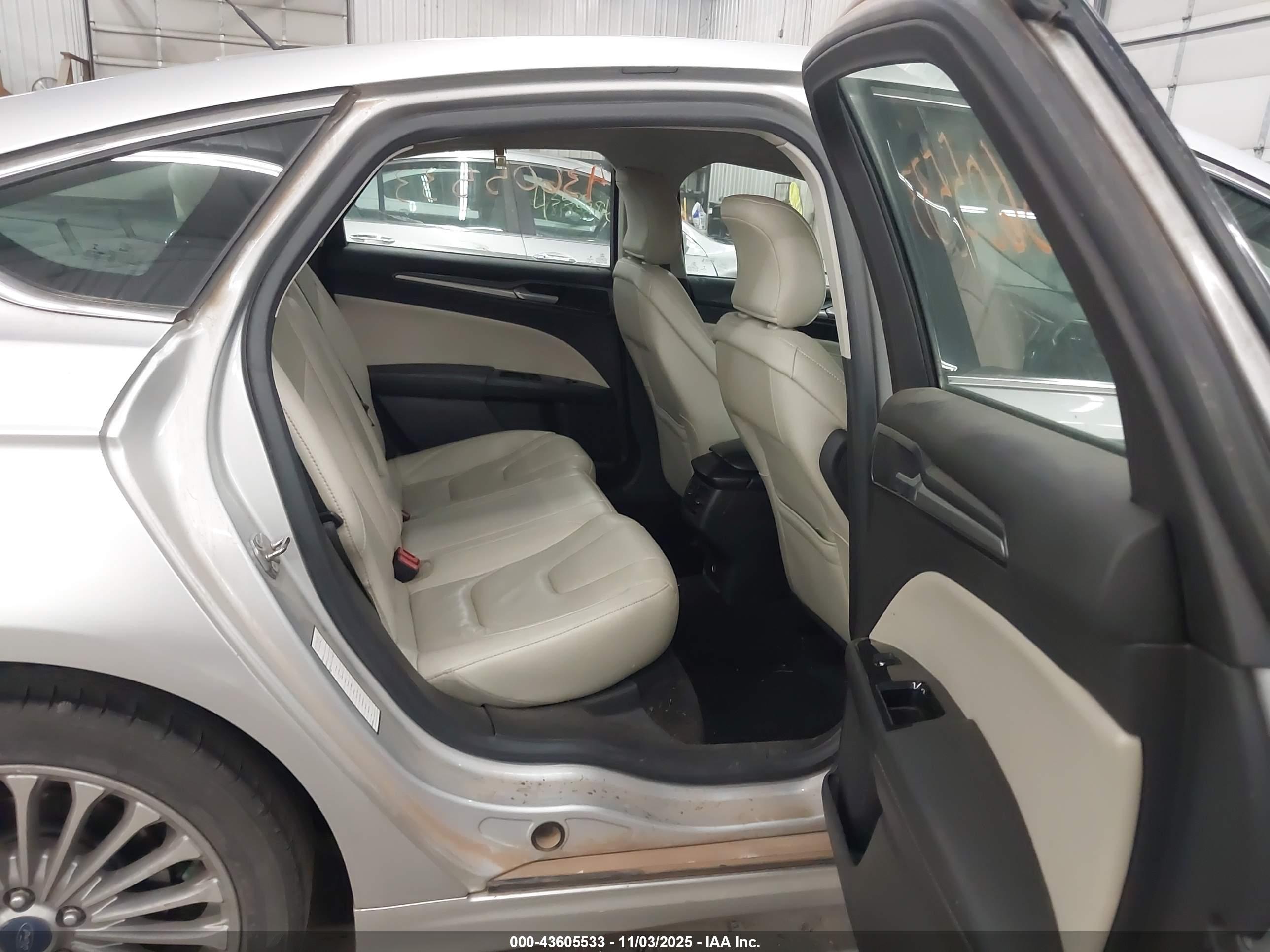 FORD FUSION image 8